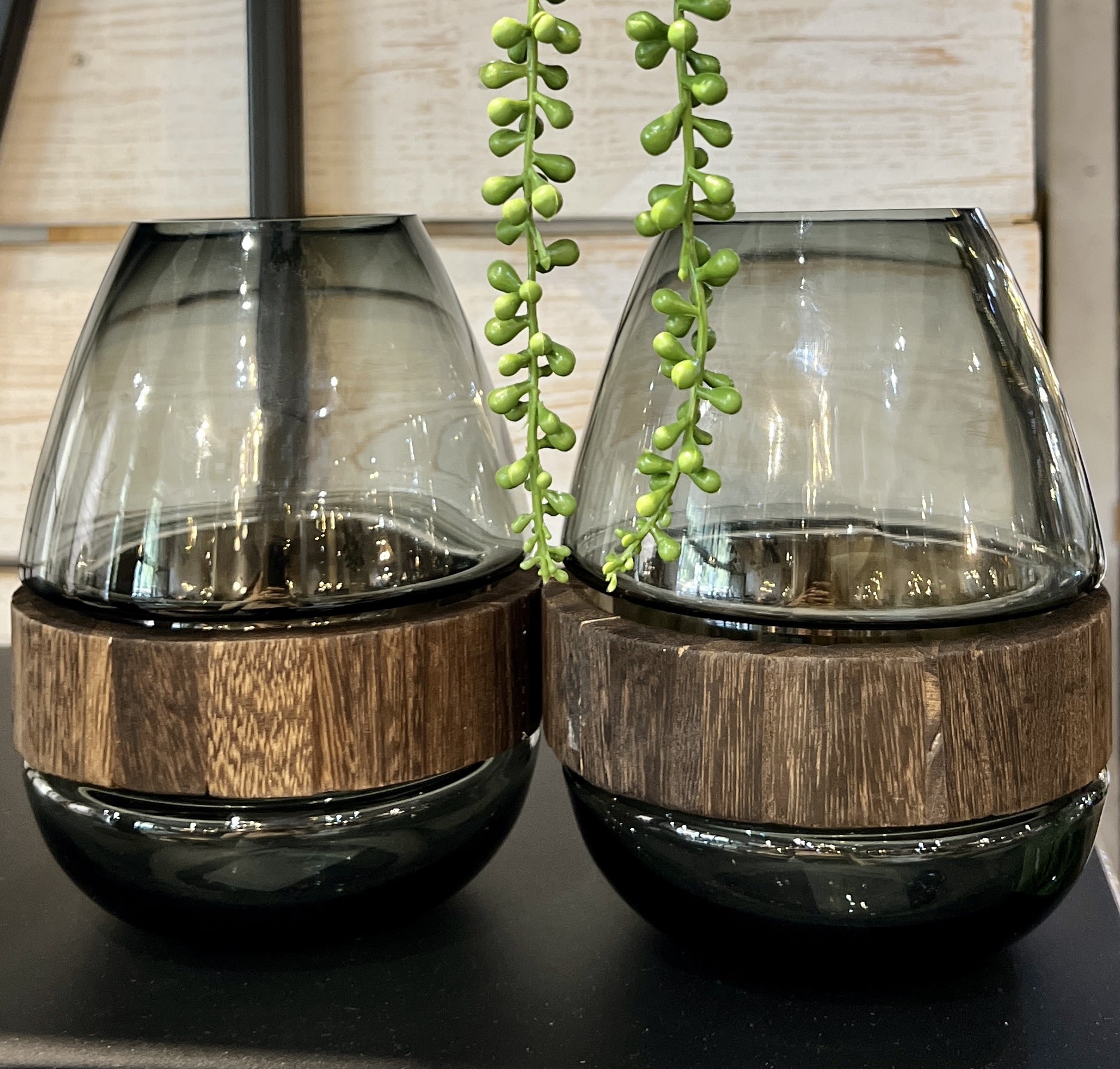 כד זכוכית אפורה אמצע עץ דגם אליס