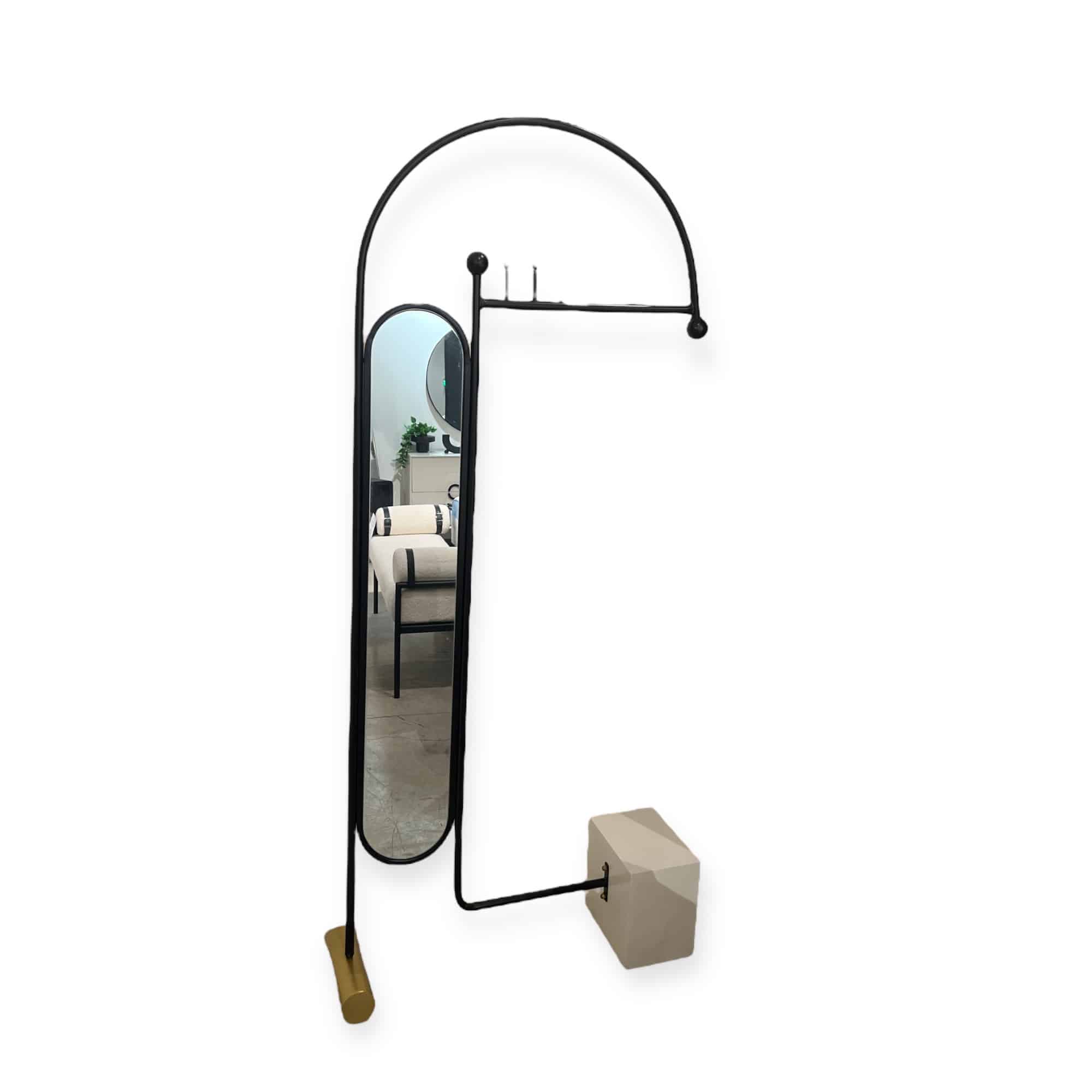 מעמד קולב עם מראה שחור וזהב דגם איקו מעמד קולב עם מראה שחור וזהב דגם איקו