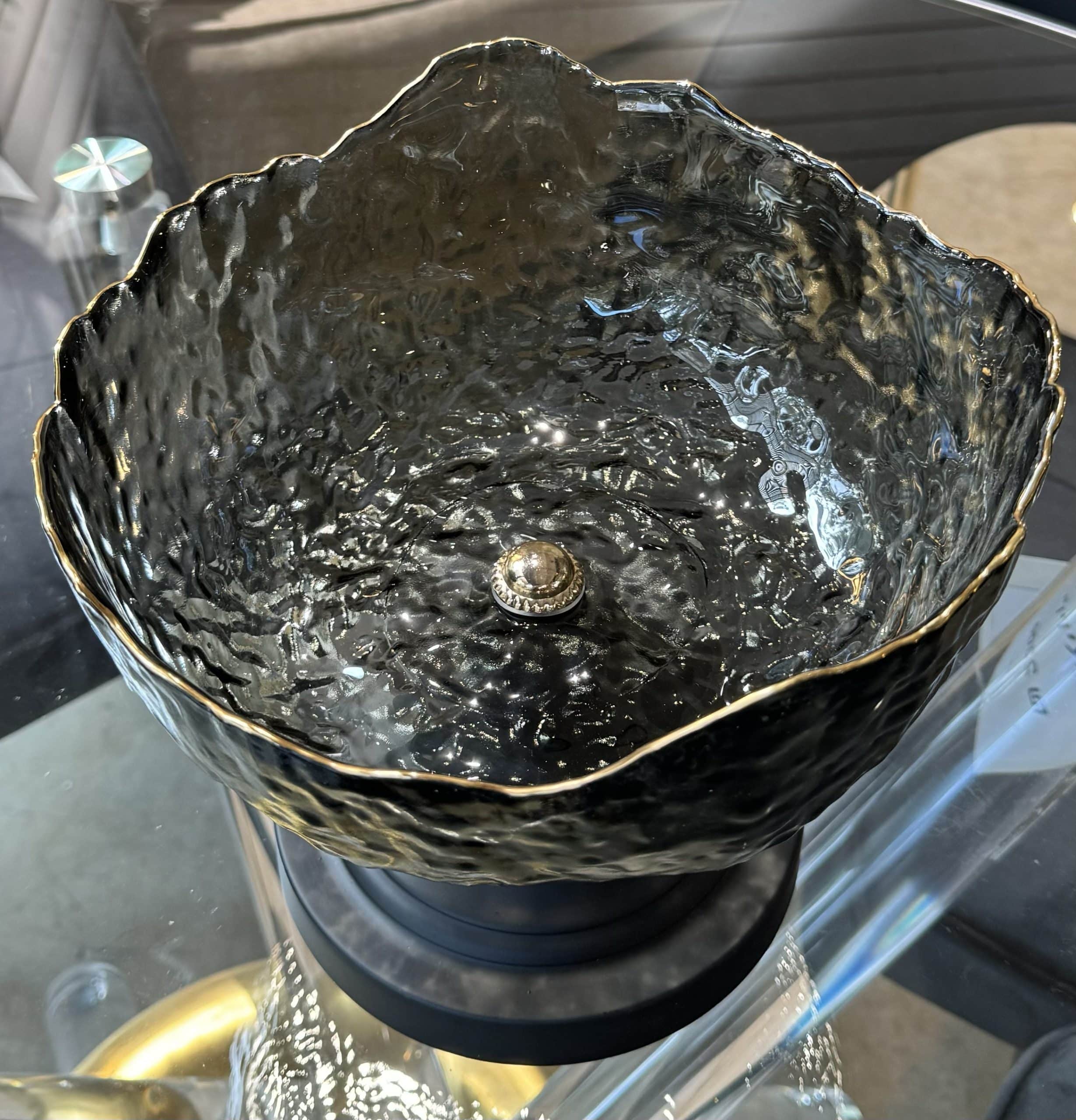 קערה זכוכית רקוע אפור פס זהב גדול עם רגל שחורה דגם אליס קערה זכוכית רקוע אפור פס זהב גדול עם רגל שחורה דגם אליס