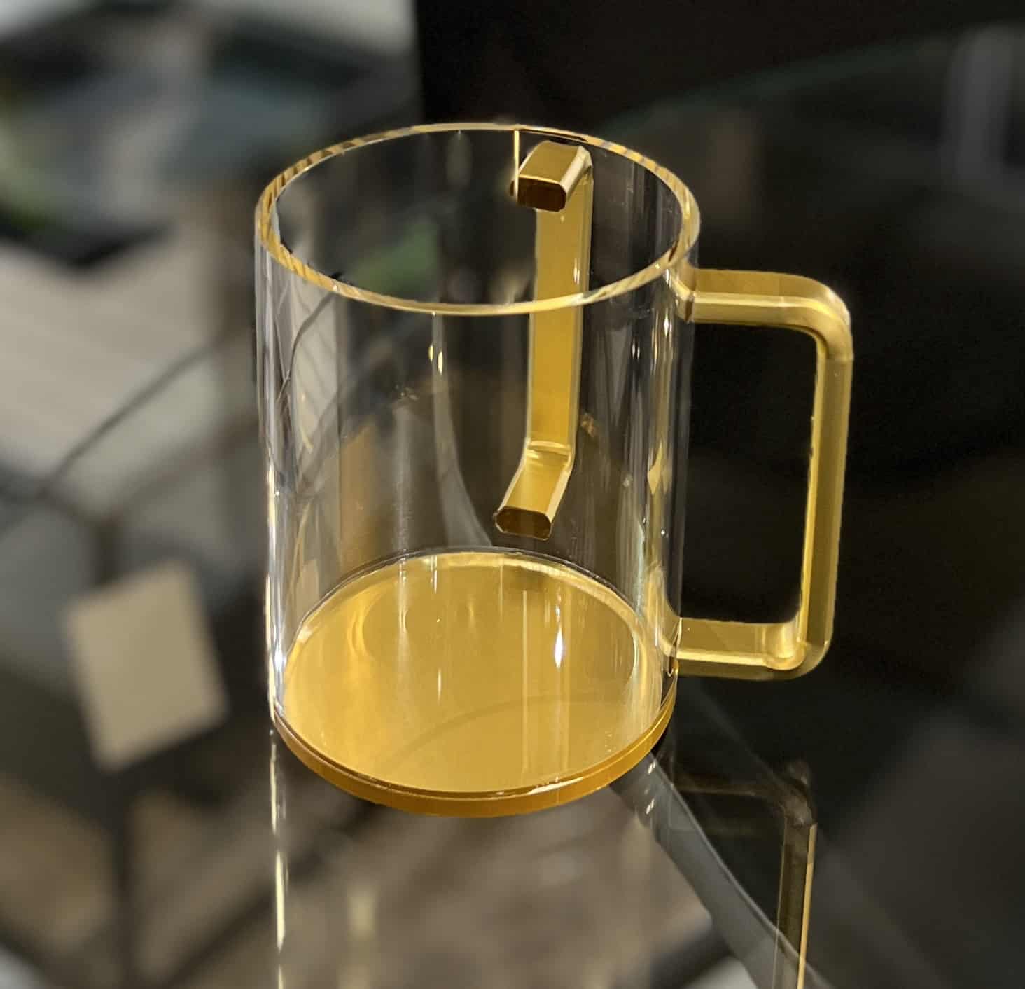 נטילה אקרילית שקופה תחתית וידיות זהב נטילה אקרילית שקופה תחתית וידיות זהב