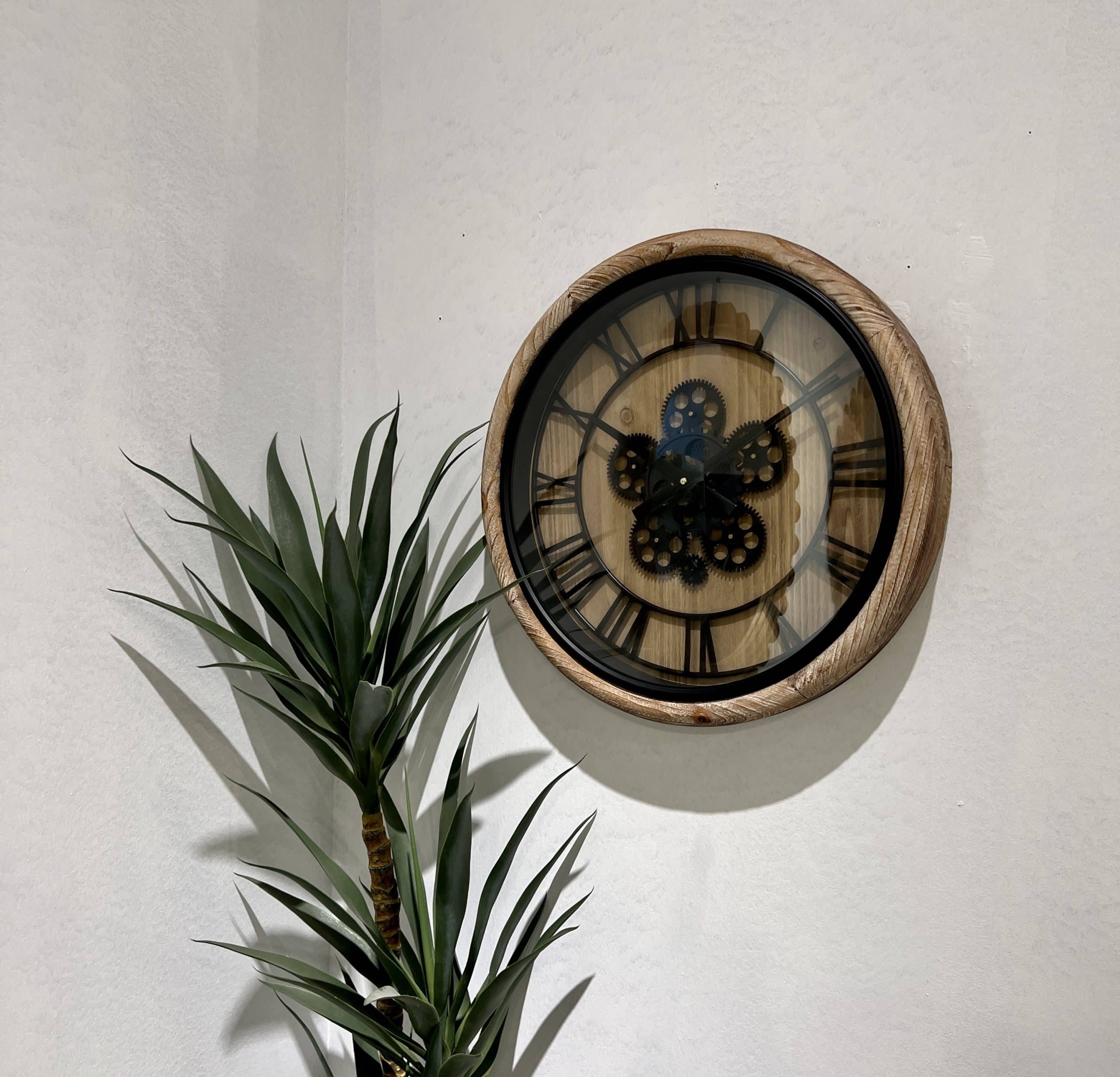 שעון עץ מנגנון ומספרים שחורים עם זכוכית דגם איקו שעון עץ מנגנון ומספרים שחורים עם זכוכית דגם איקו