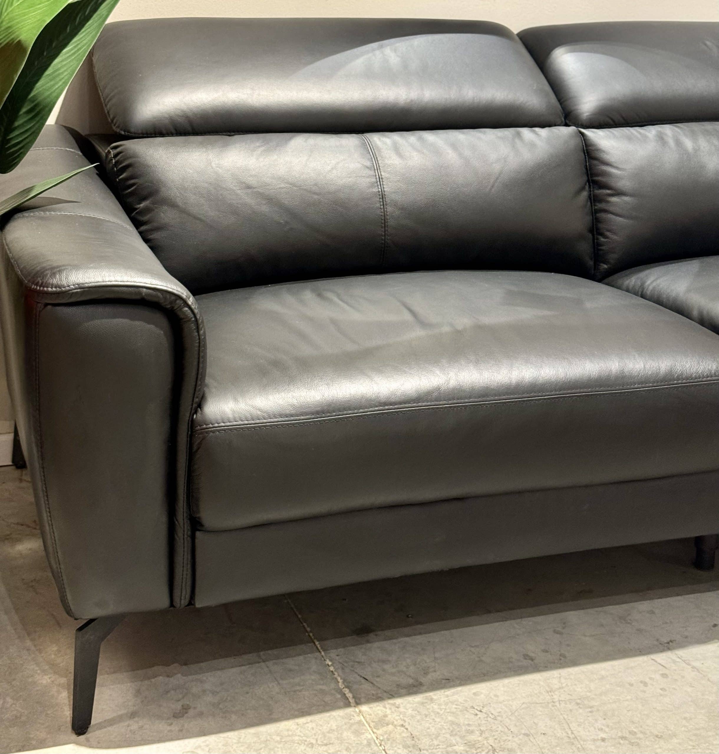 ספה שחורה עור אמיתי מתצוגה! ספה שחורה עור אמיתי מתצוגה!