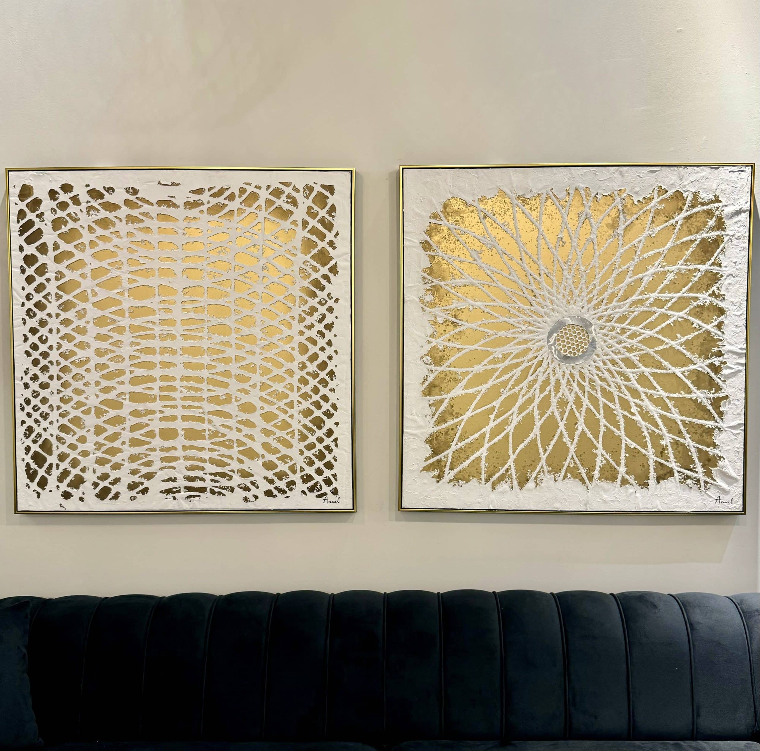 תמונת שמן זהב ולבן בשילוב הדפסה אנאל עם מסגרת
