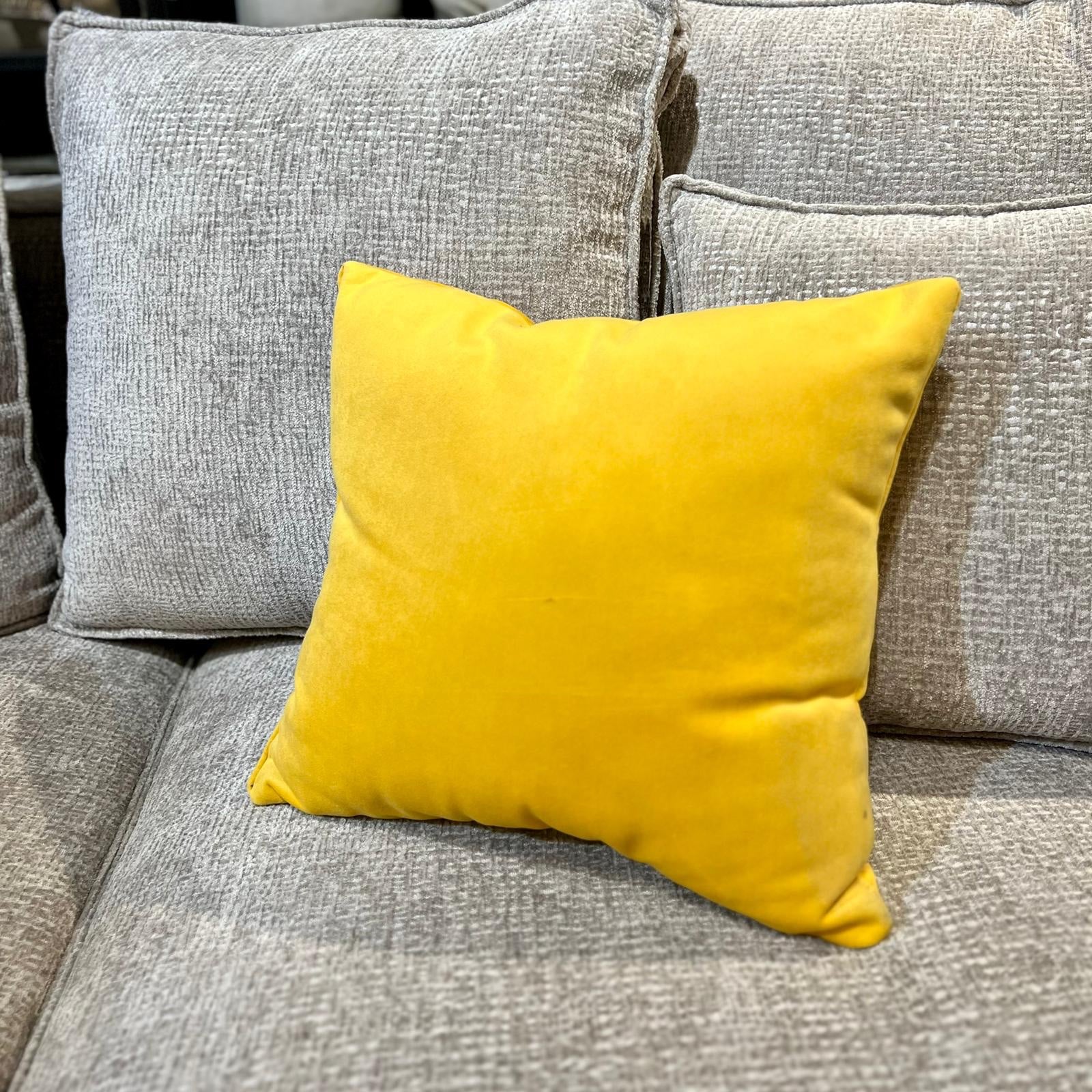 כרית נוי צהוב ריבוע כרית נוי צהוב ריבוע