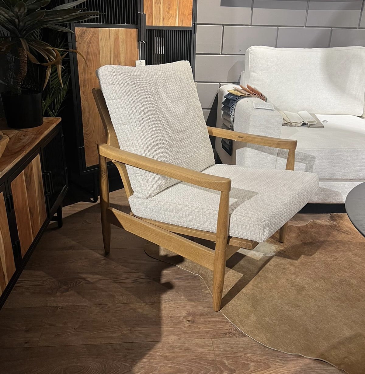 כורסא עץ מלא דגם גוי כורסא עץ מלא דגם גוי