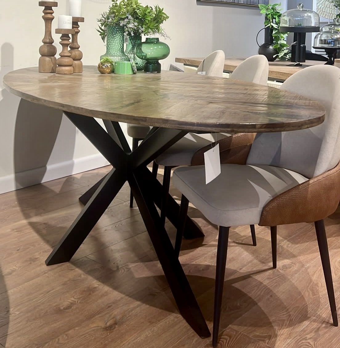 שולחן אוכל עץ אובאלי דגם דאלי ייבוא - חיסול! שולחן אוכל עץ אובאלי דגם דאלי ייבוא - חיסול!