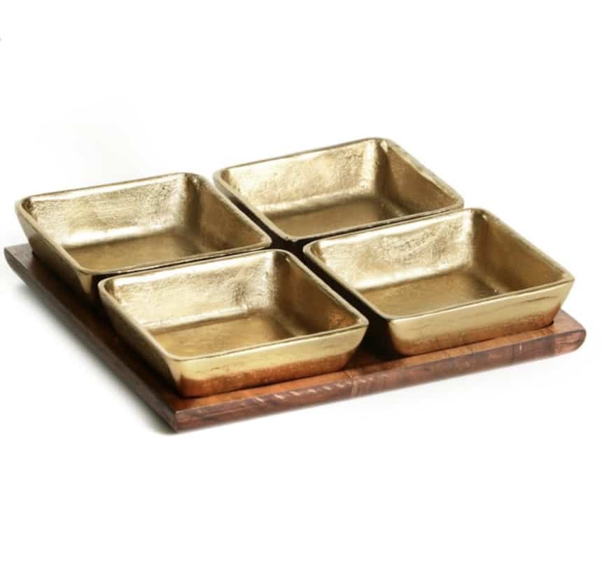 רביעיית קעריות הגשה מתכת זהב על בסיס מרובע עץ טבעי רביעיית קעריות הגשה מתכת זהב על בסיס מרובע עץ טבעי