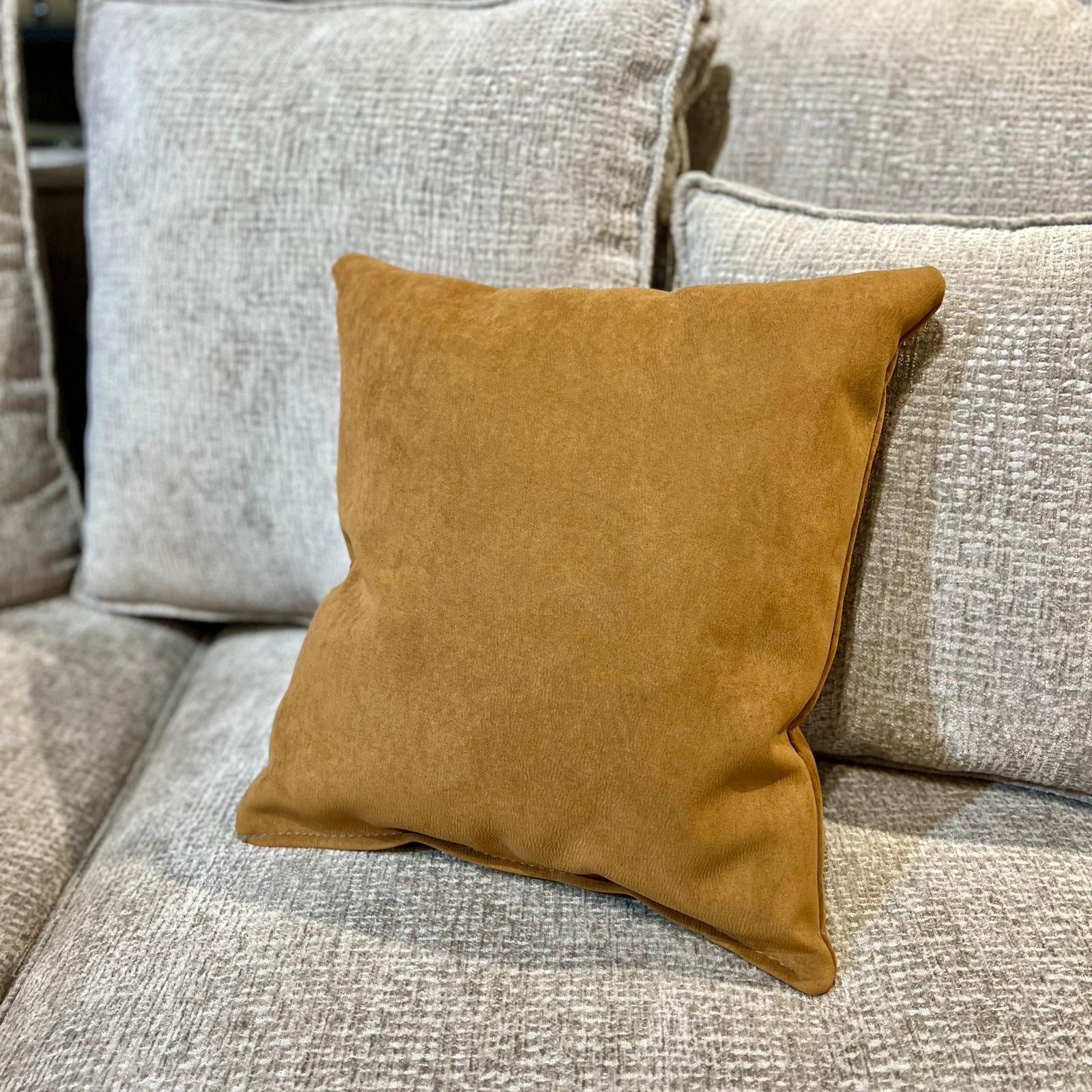 כרית נוי חרדל קטיפה כרית נוי חרדל קטיפה