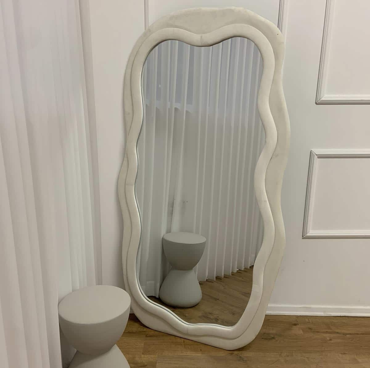 מראה קטיפה גדולה מראה קטיפה גדולה