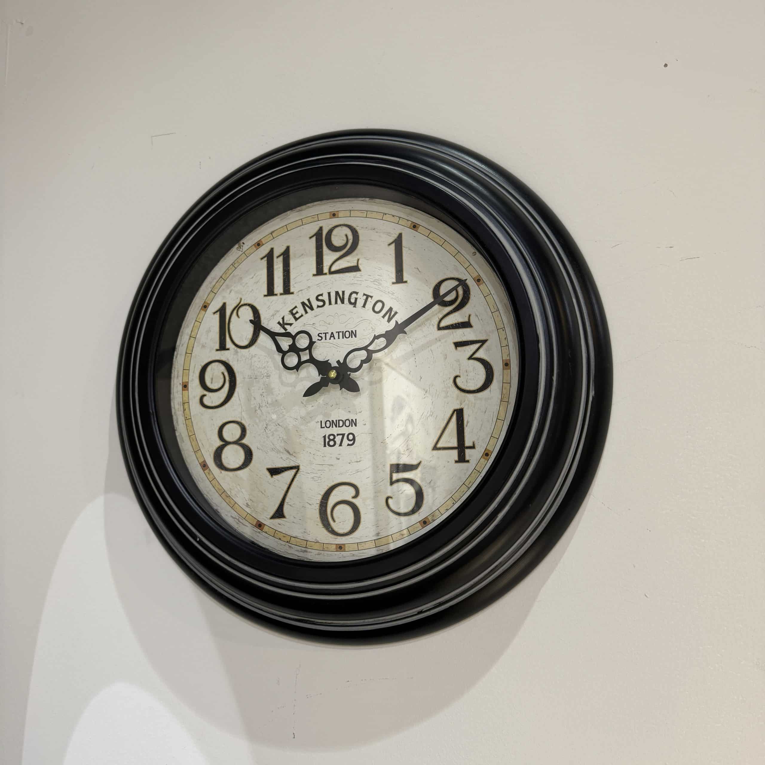 שעון מסגרת שחורה מחוגים וינטאג׳ 45 ס״מ דגם איקו שעון מסגרת שחורה מחוגים וינטאג׳ 45 ס״מ דגם איקו