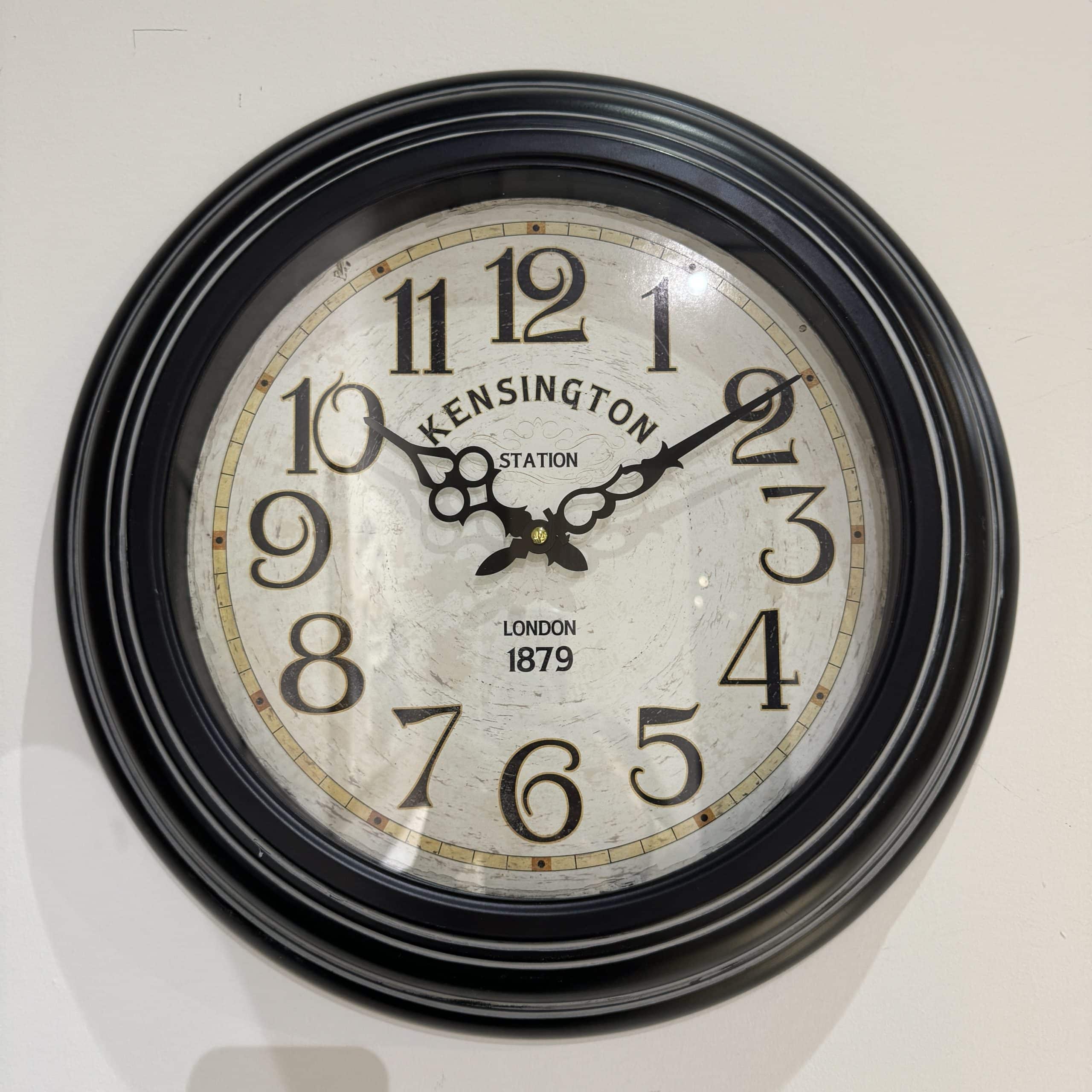 שעון מסגרת שחורה מחוגים וינטאג׳ 45 ס״מ דגם איקו שעון מסגרת שחורה מחוגים וינטאג׳ 45 ס״מ דגם איקו