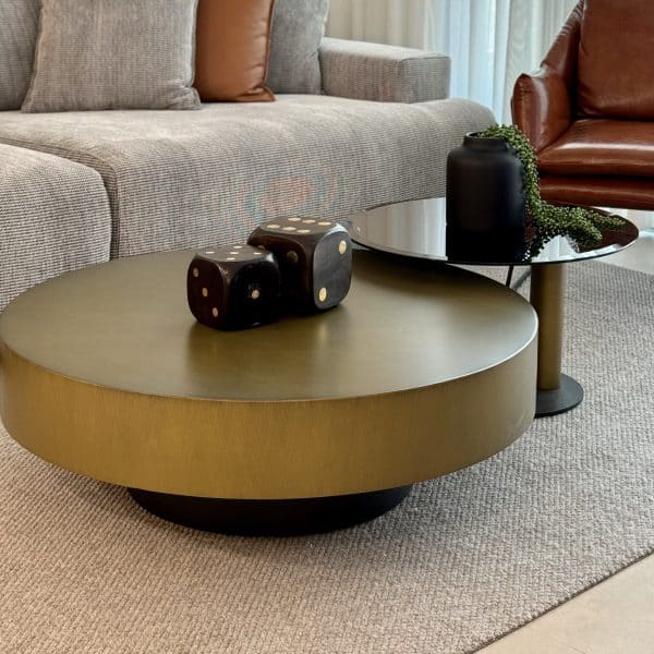 קוביית עץ שחור