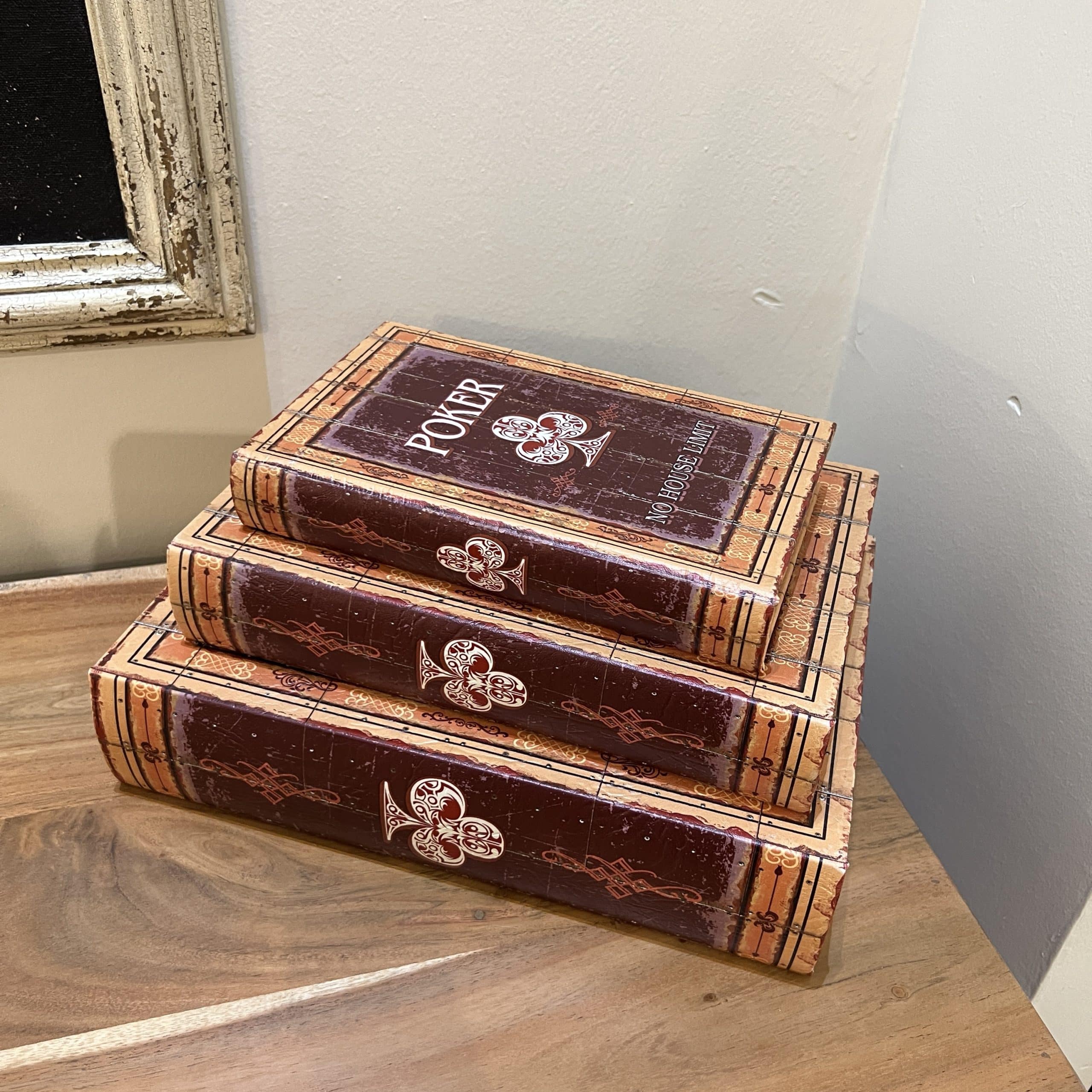 ספר פוקר עם אחסון ספר פוקר עם אחסון