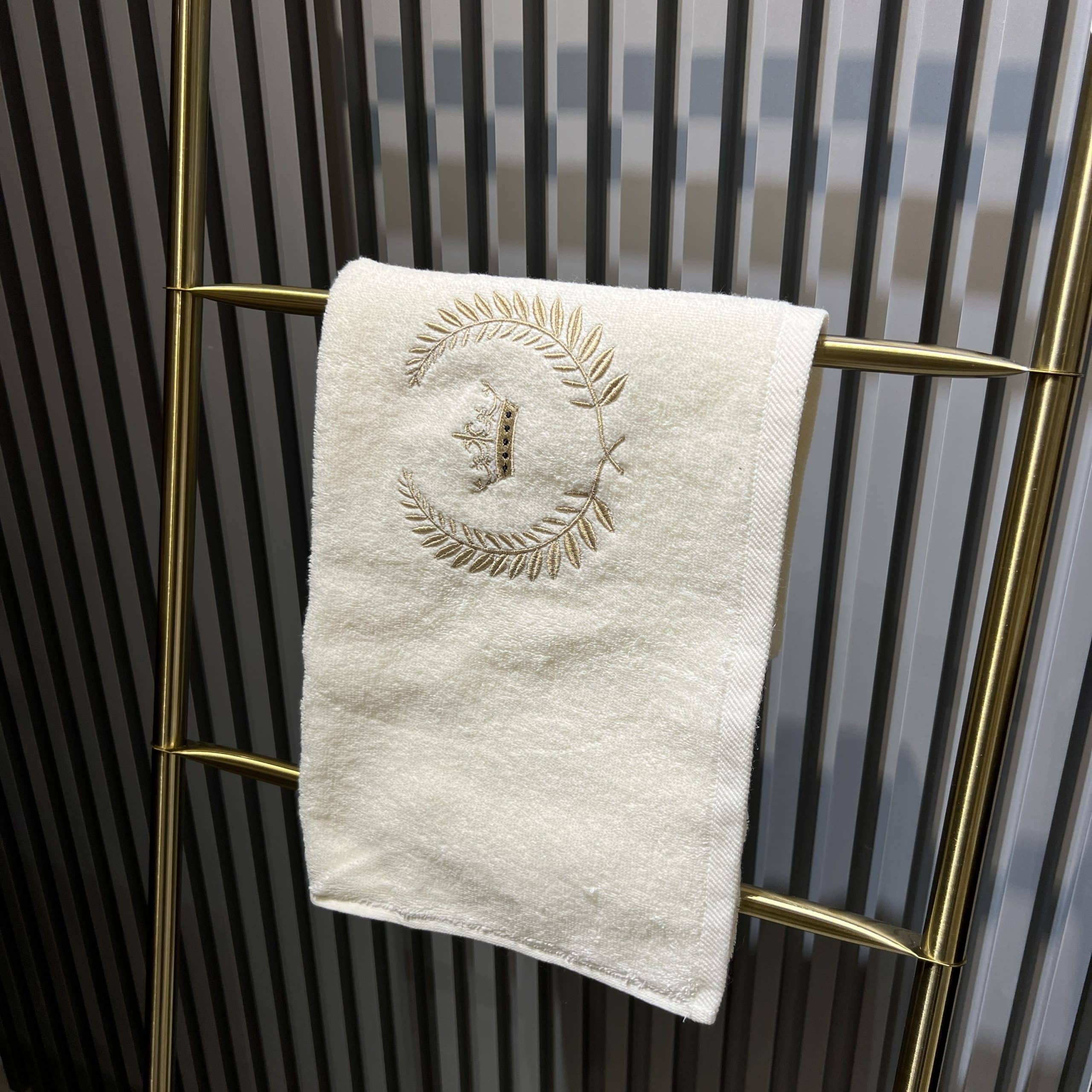 מגבת רקומה כתר