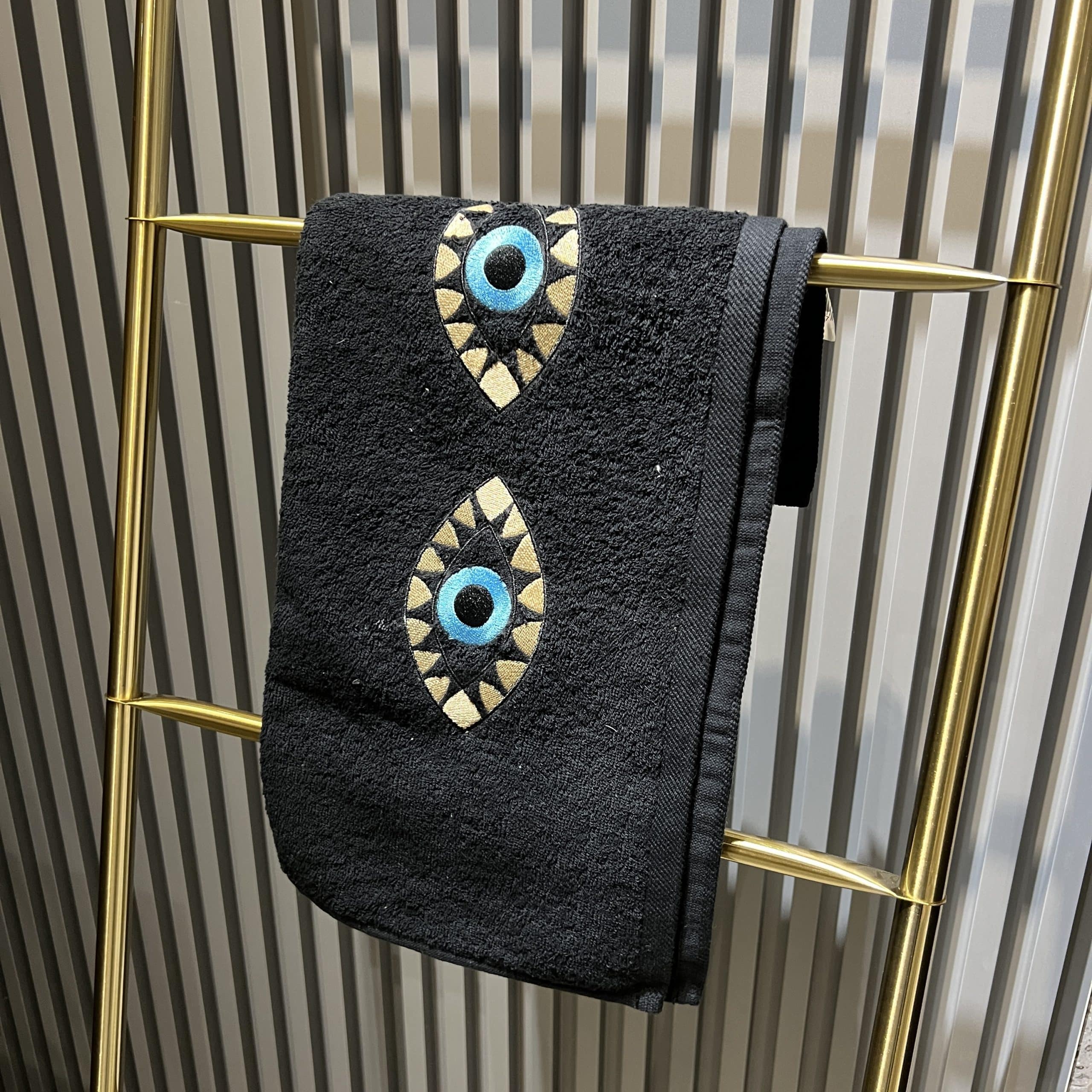 מגבת רקומה עין