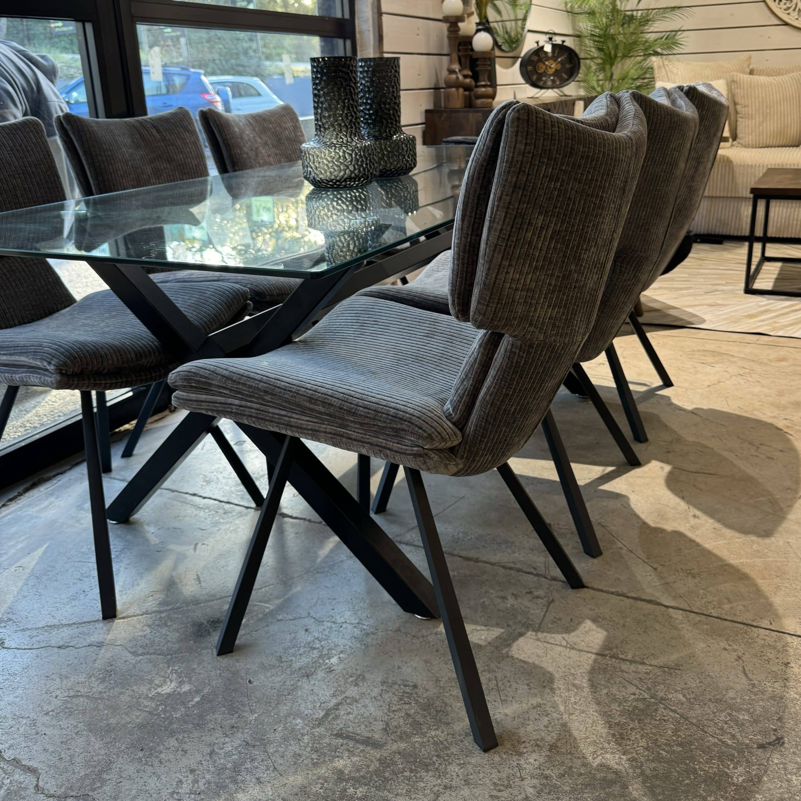 כיסא פינת אוכל מרופד בבד קורדרוי אפור בהיר דגם 5042 כיסא פינת אוכל מרופד בבד קורדרוי אפור בהיר דגם 5042