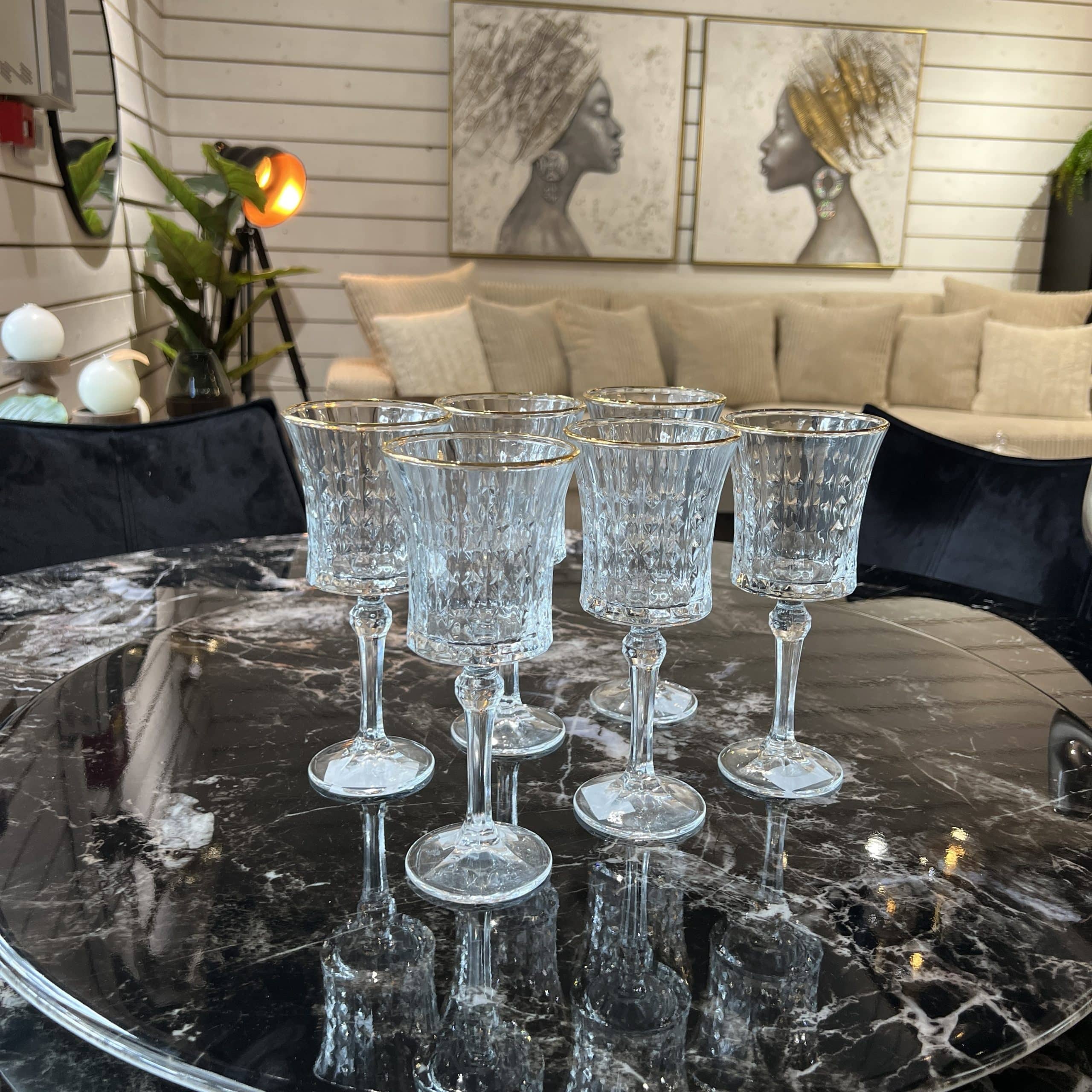 סט 5 גביעי יין זכוכית עיטור זהב שפה ומעויינים סט 5 גביעי יין זכוכית עיטור זהב שפה ומעויינים