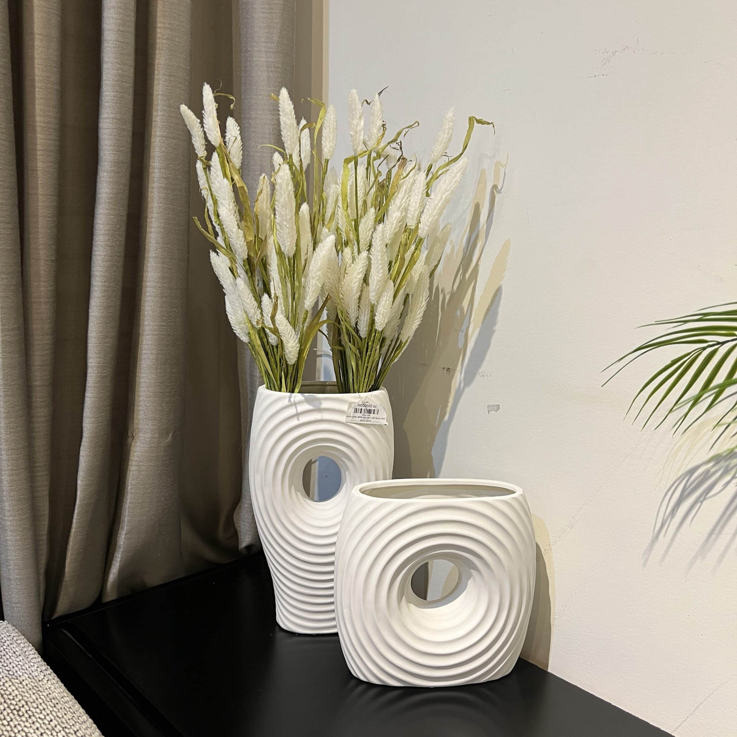 כד קרמיקה לבן שטוח גבוה חור עגול דגם אליס כד קרמיקה לבן שטוח גבוה חור עגול דגם אליס