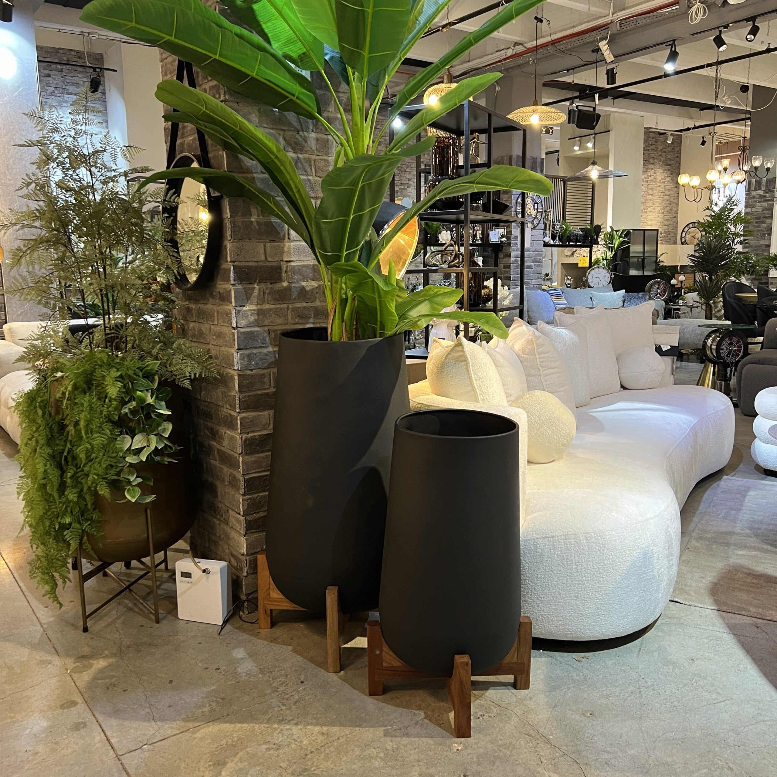 כד פלנטר גבוה שחור סטנד עץ דגם ראבי