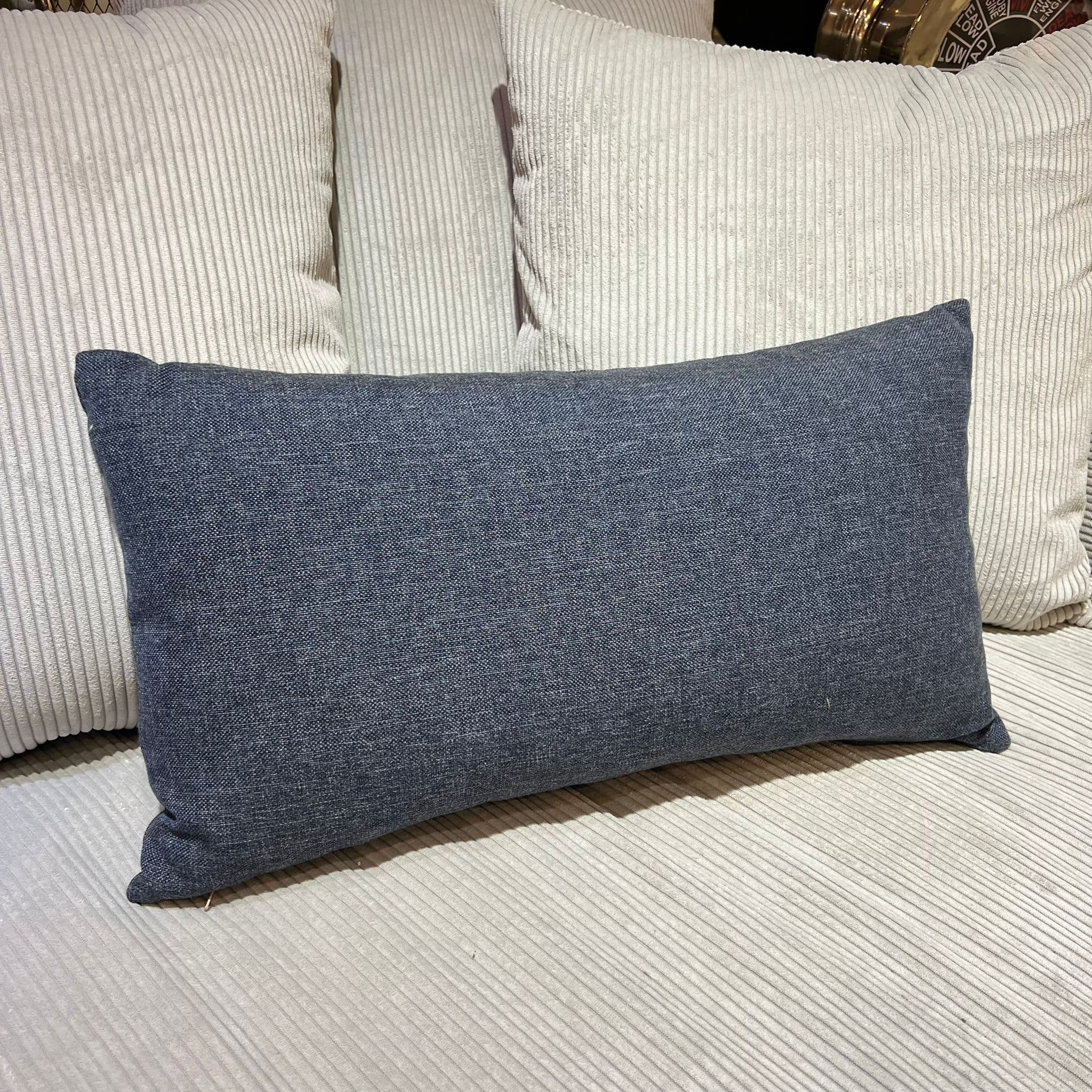 כרית נוי דגם ג׳נסיס כרית נוי דגם ג׳נסיס