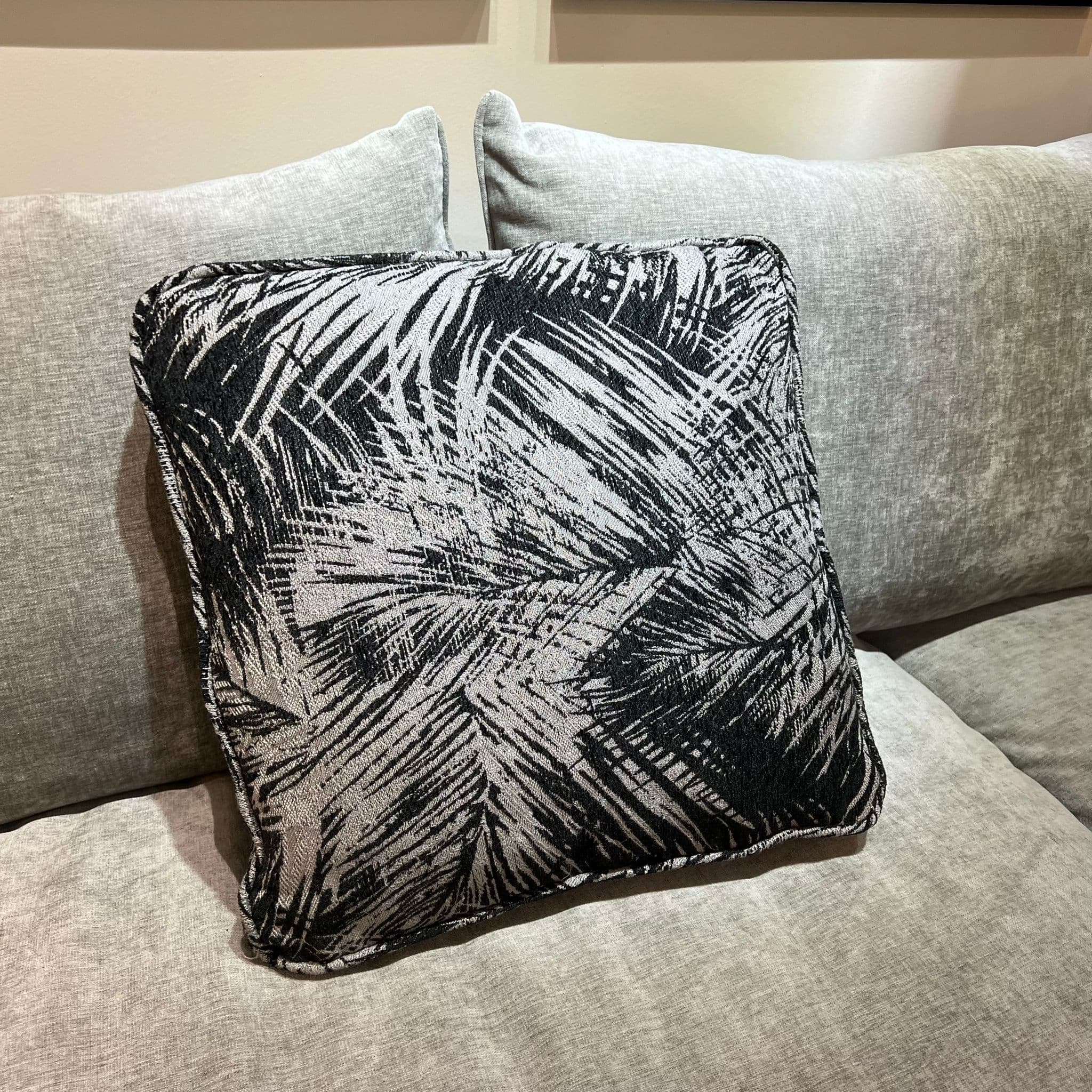 כרית נוי דגם גקסי עלים כרית נוי דגם גקסי עלים