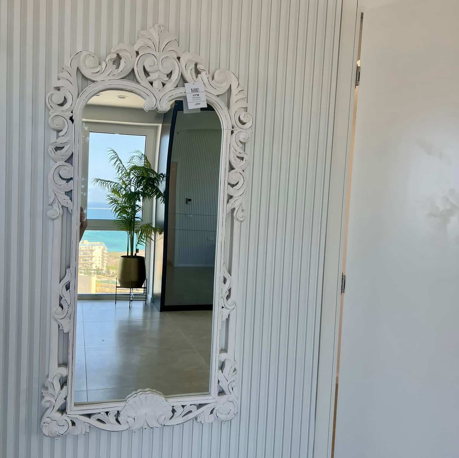 מראה מלבנית גדולה עץ רומנטית עיטורים פתוחים לבן דגם שירוג