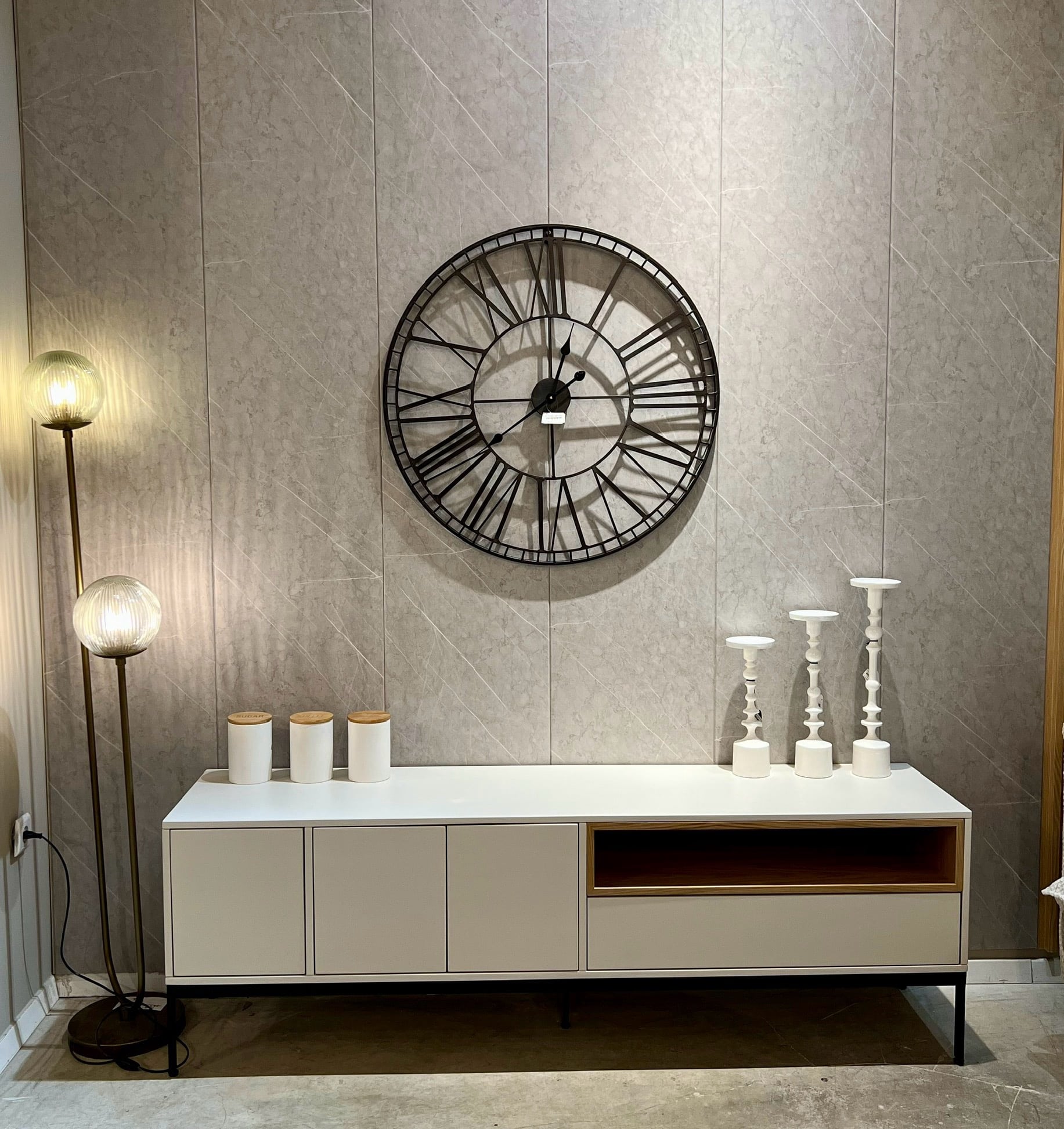 מזנון קלאסי בשילוב מדף דגם WHITE | בעיצוב אישי מזנון קלאסי בשילוב מדף דגם WHITE | בעיצוב אישי