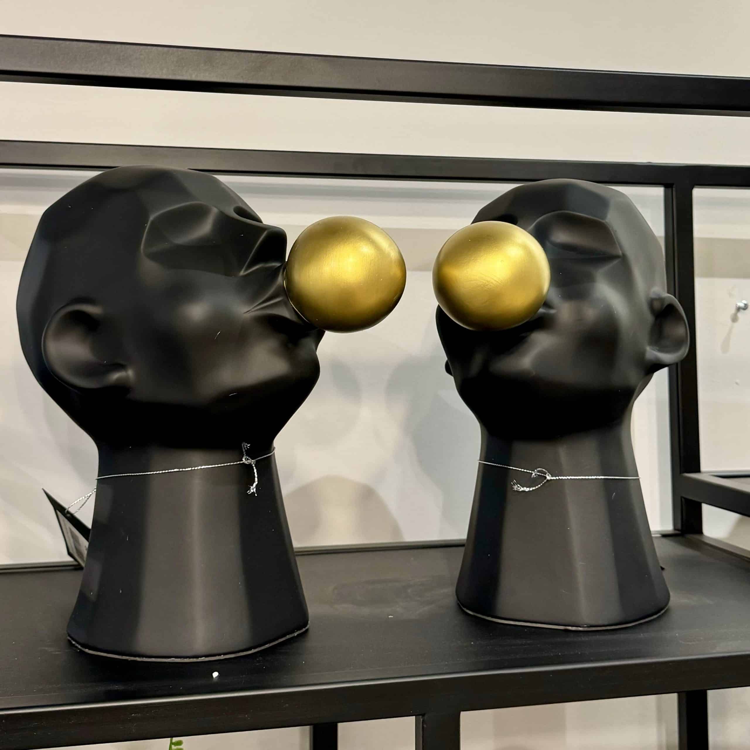 פסל ראש איש שחור בלון זהב