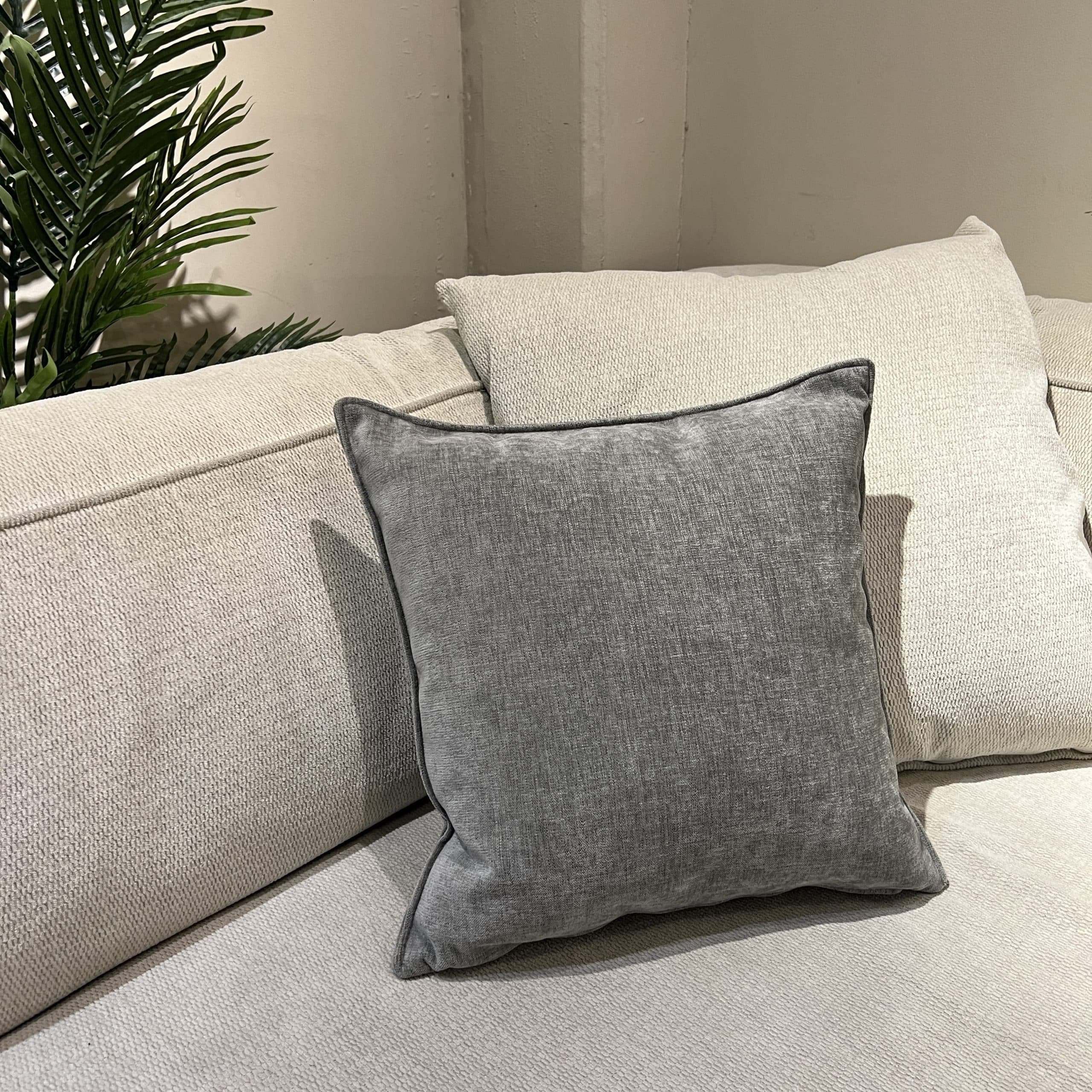 כרית נוי דגם נועם אפור כרית נוי דגם נועם אפור