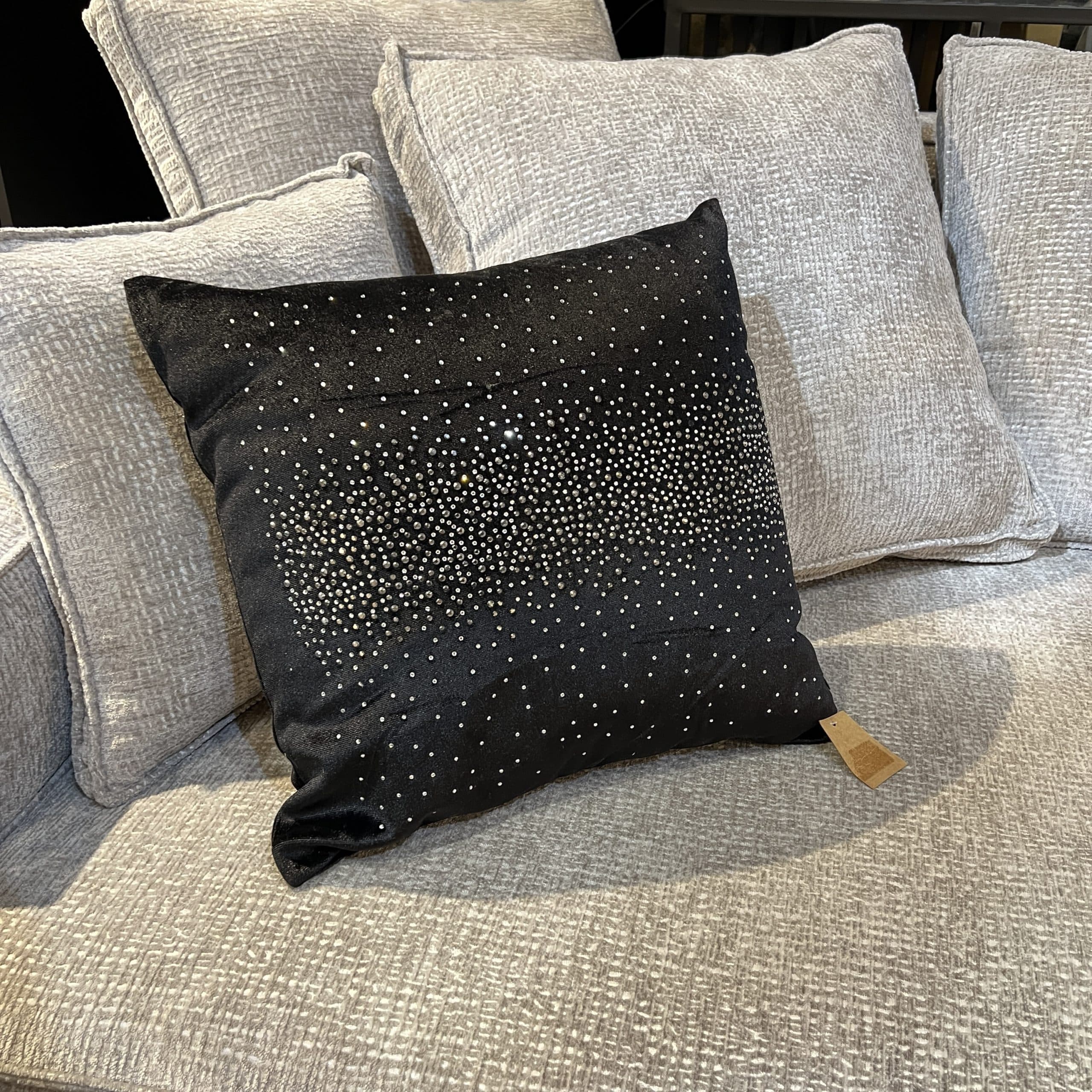 כרית נוי בלאק מנצנץ כרית נוי בלאק מנצנץ