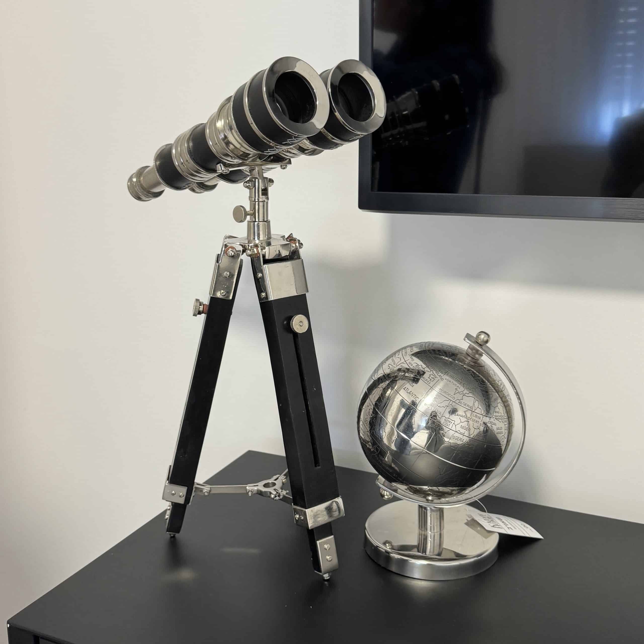 משקפת ניקל ושחור על מעמד עולה משקפת ניקל ושחור על מעמד עולה