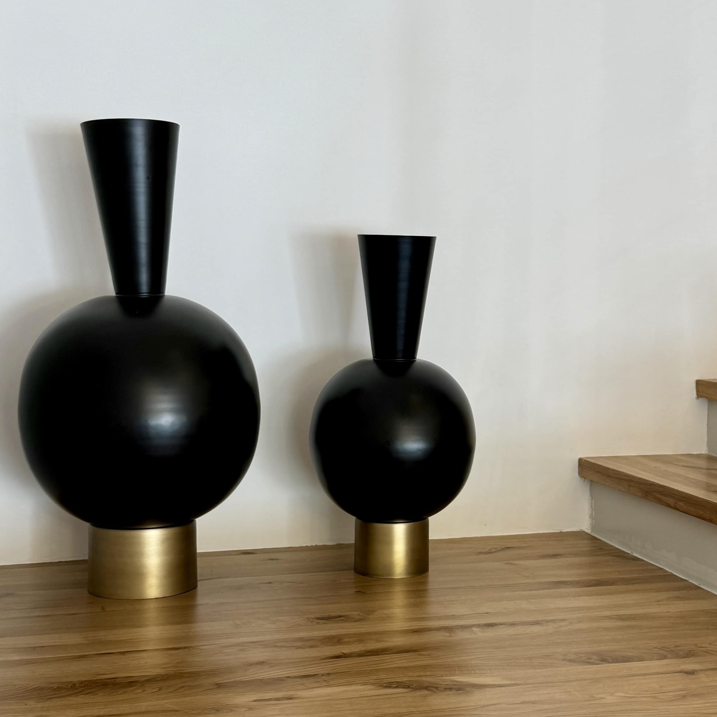 כד מתכת דגם ראבי קונוס שחור