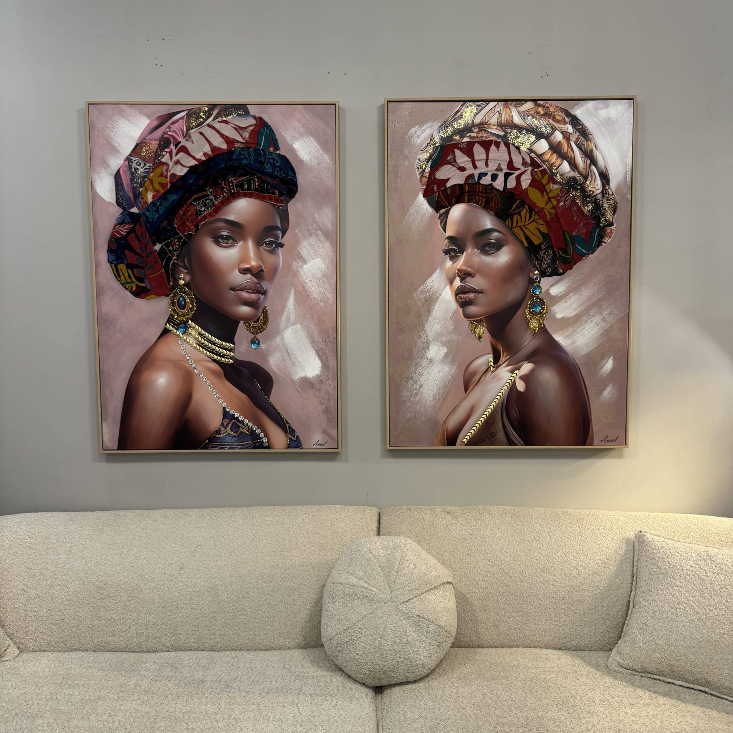 תמונת שמן אישה כהה בשילוב מסגרת זהב