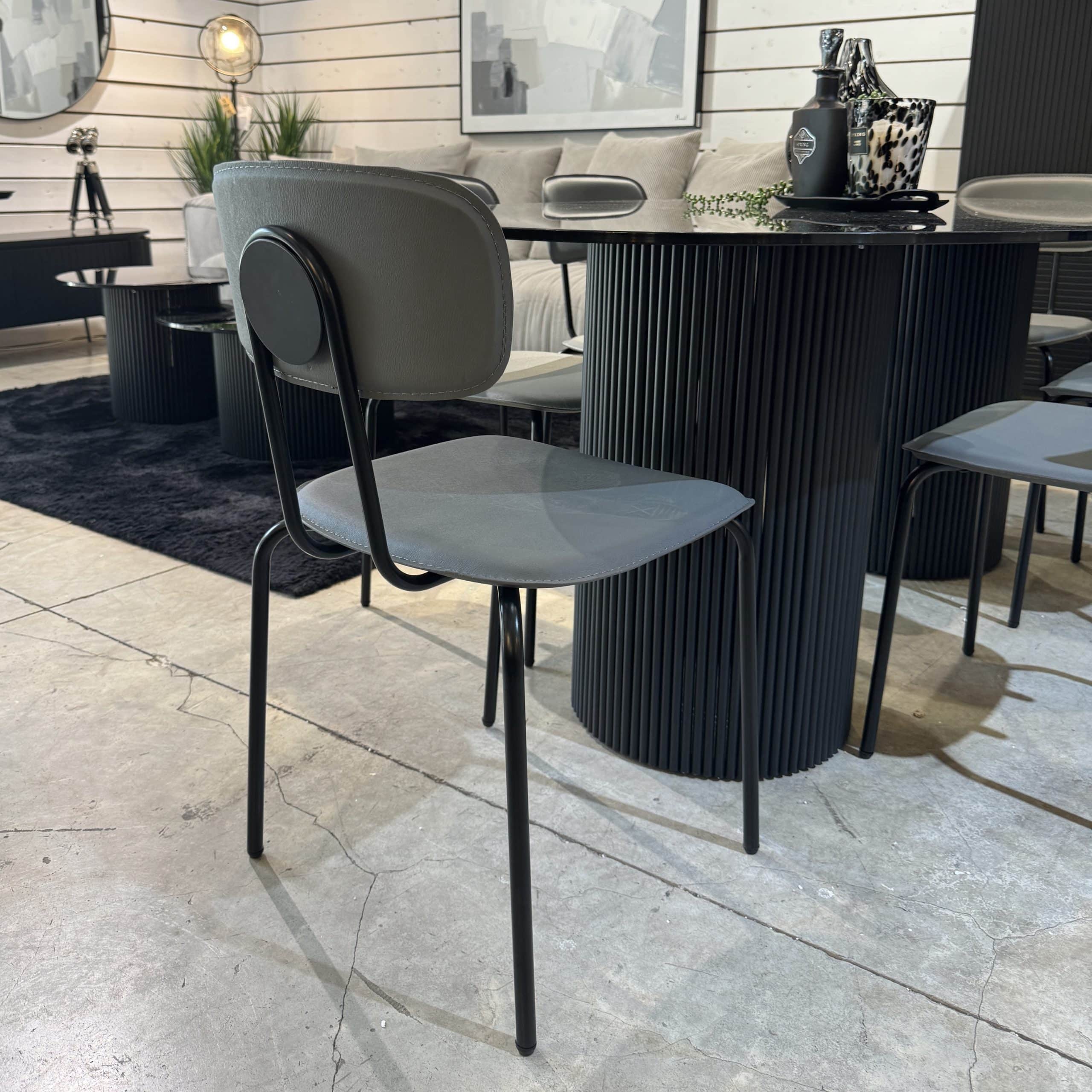 כיסא פינת אוכל מעוצב דמוי עור אפור דגם סטפני- חיסול!! כיסא פינת אוכל מעוצב דמוי עור אפור דגם סטפני- חיסול!!