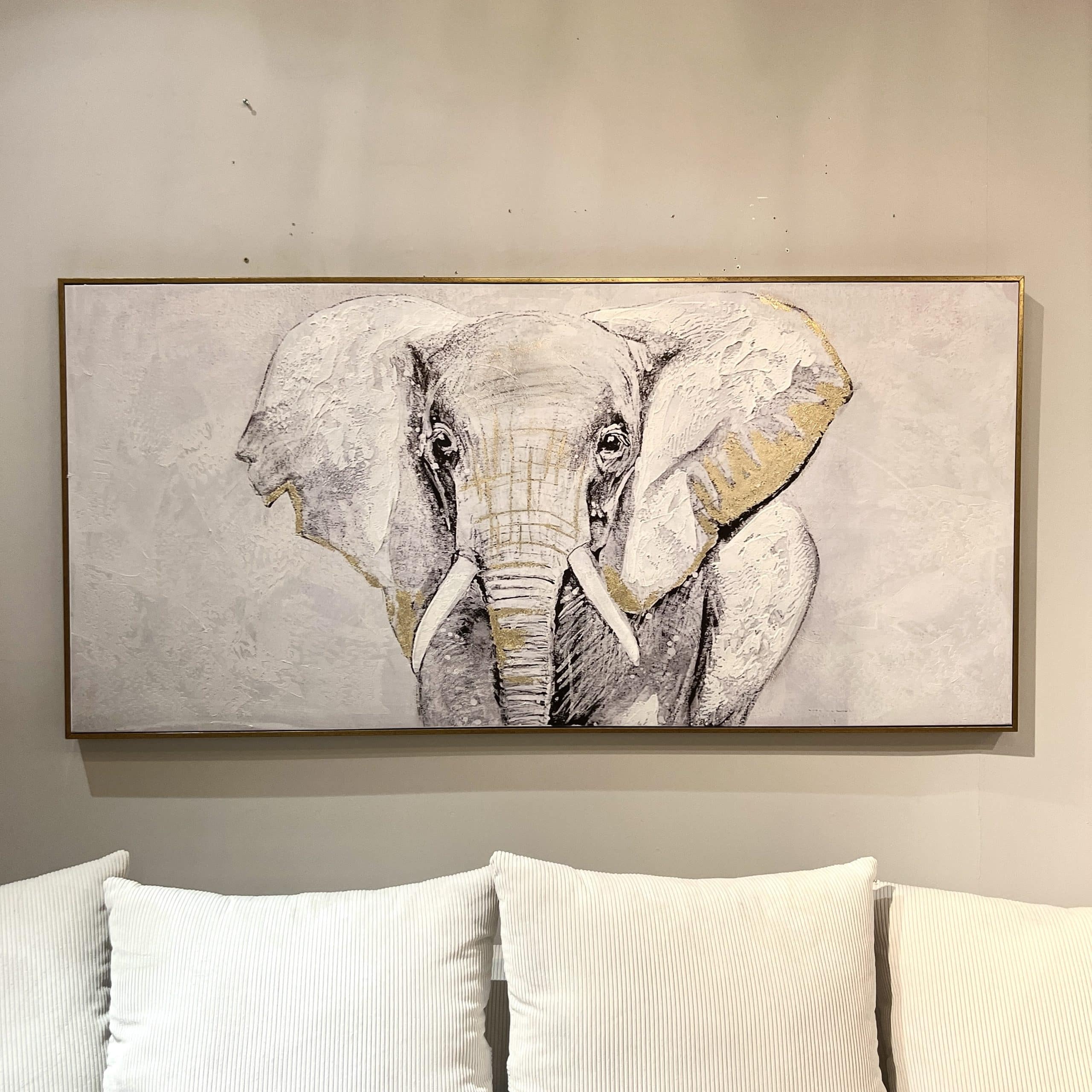 תמונת פיל בעבודת יד בשילוב מסגרת זהב