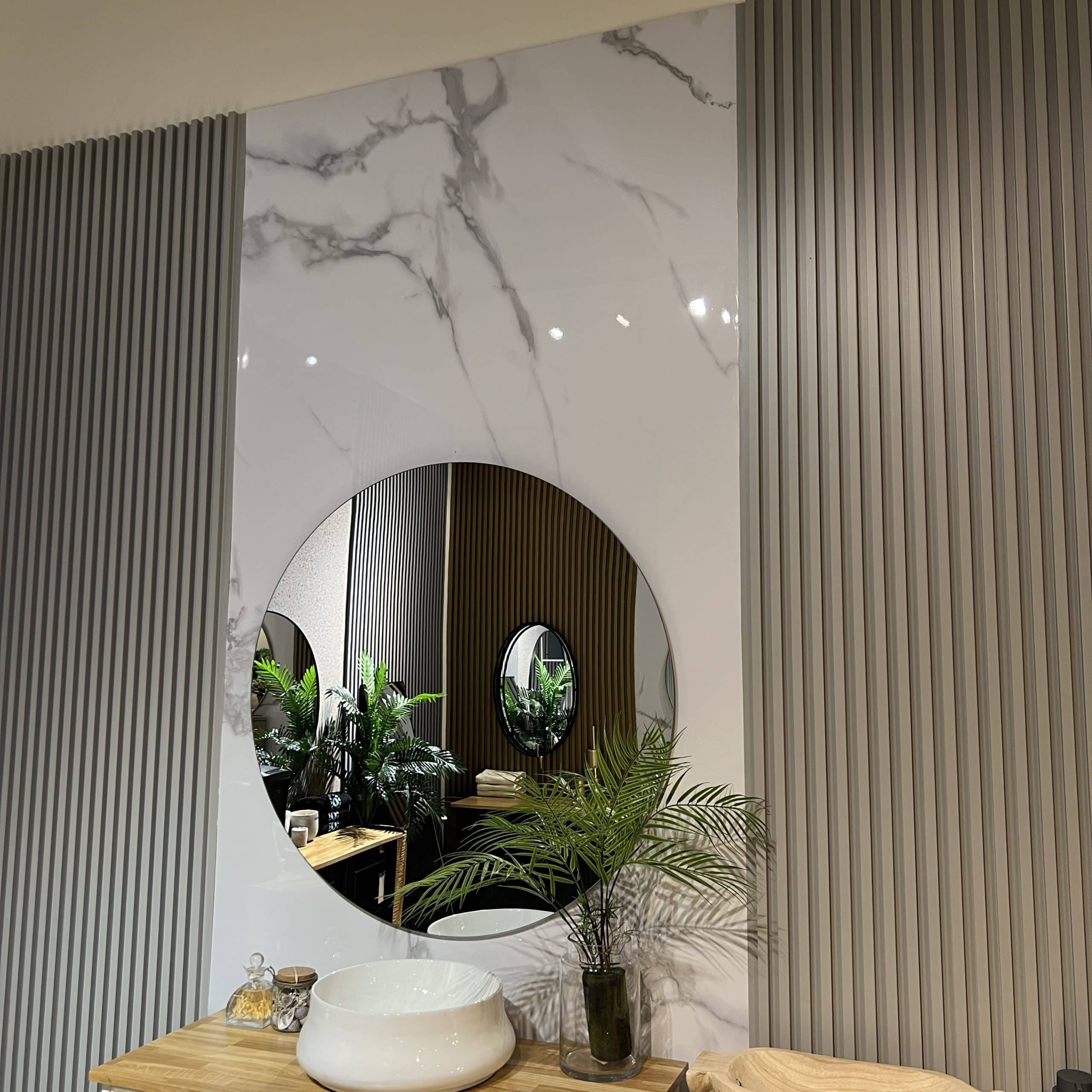 חיפוי קיר סגנון שיש לבן נימים אפור רחב 120/290- חיסול מלאי! חיפוי קיר סגנון שיש לבן נימים אפור רחב 120/290- חיסול מלאי!