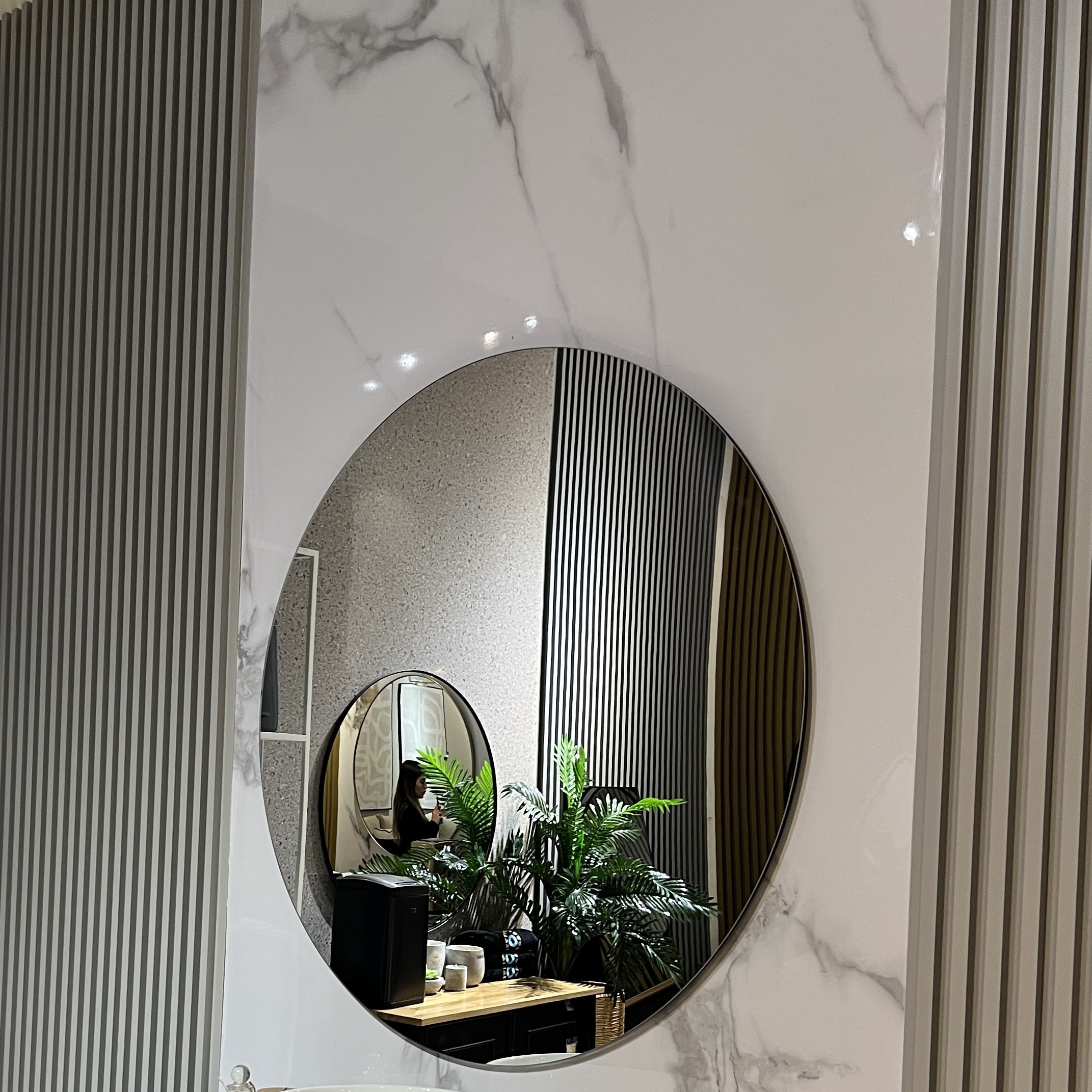 חיפוי קיר סגנון שיש לבן נימים אפור רחב 120/290- חיסול מלאי! חיפוי קיר סגנון שיש לבן נימים אפור רחב 120/290- חיסול מלאי!