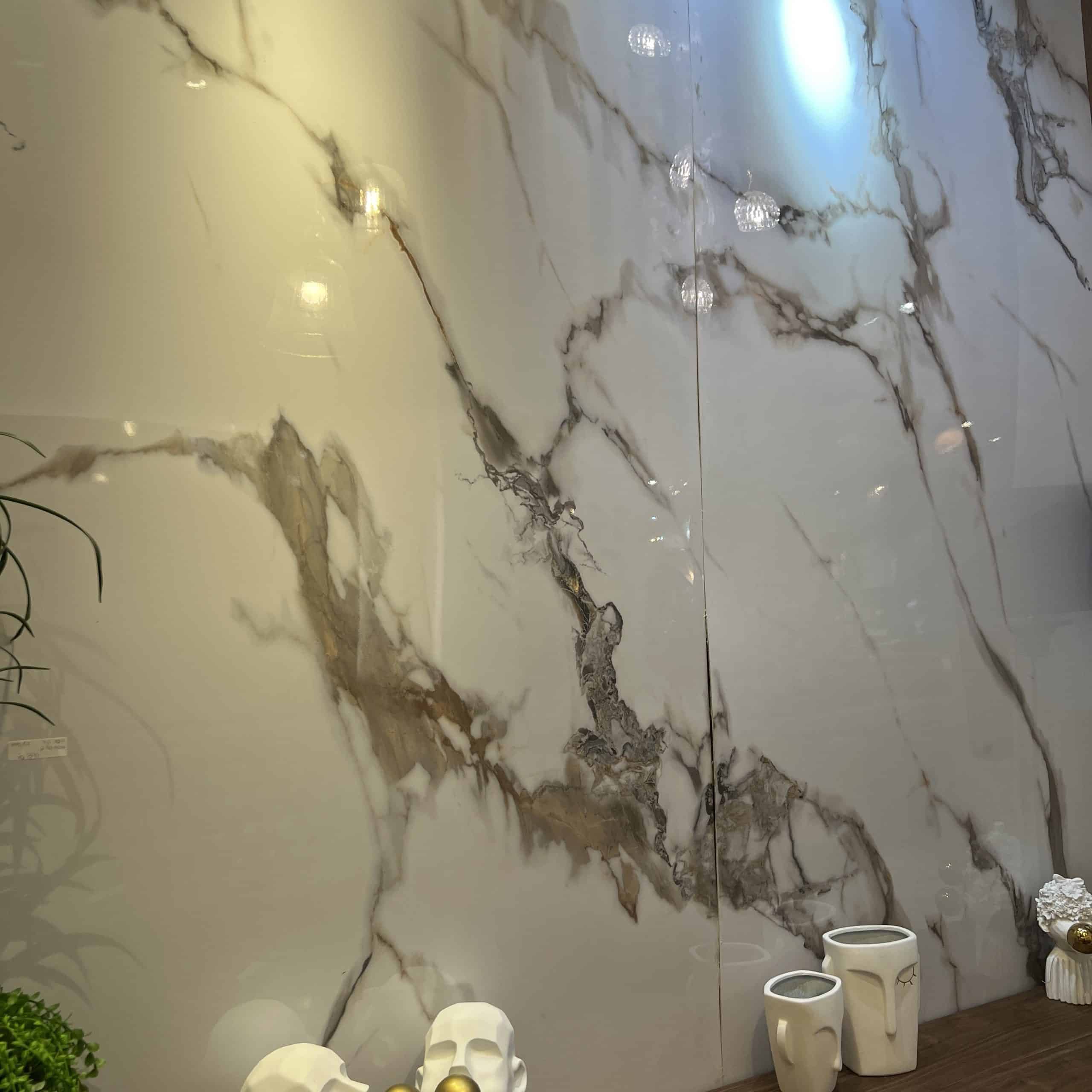 חיפוי קיר סגנון שיש לבן נימים חום אפור 120/290- חיסול מלאי! חיפוי קיר סגנון שיש לבן נימים חום אפור 120/290- חיסול מלאי!