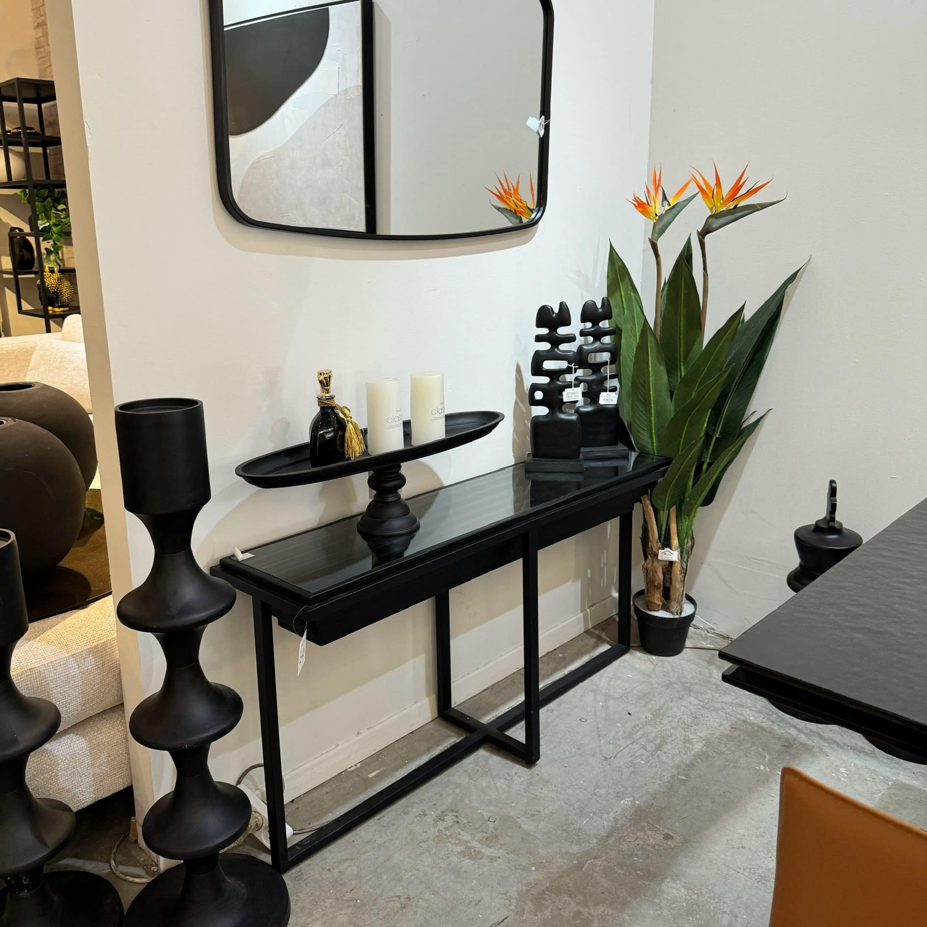 קונסולה פירמידה שחור גדולה ברזל שחור דגם וודרוני - חיסול! קונסולה פירמידה שחור גדולה ברזל שחור דגם וודרוני - חיסול!