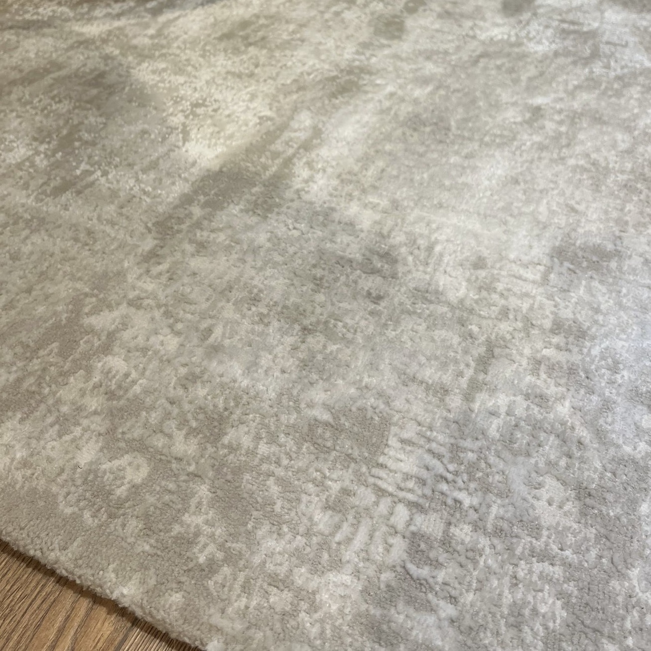 שטיח יוקרה קרם שמנת מעונן דגם אודסה