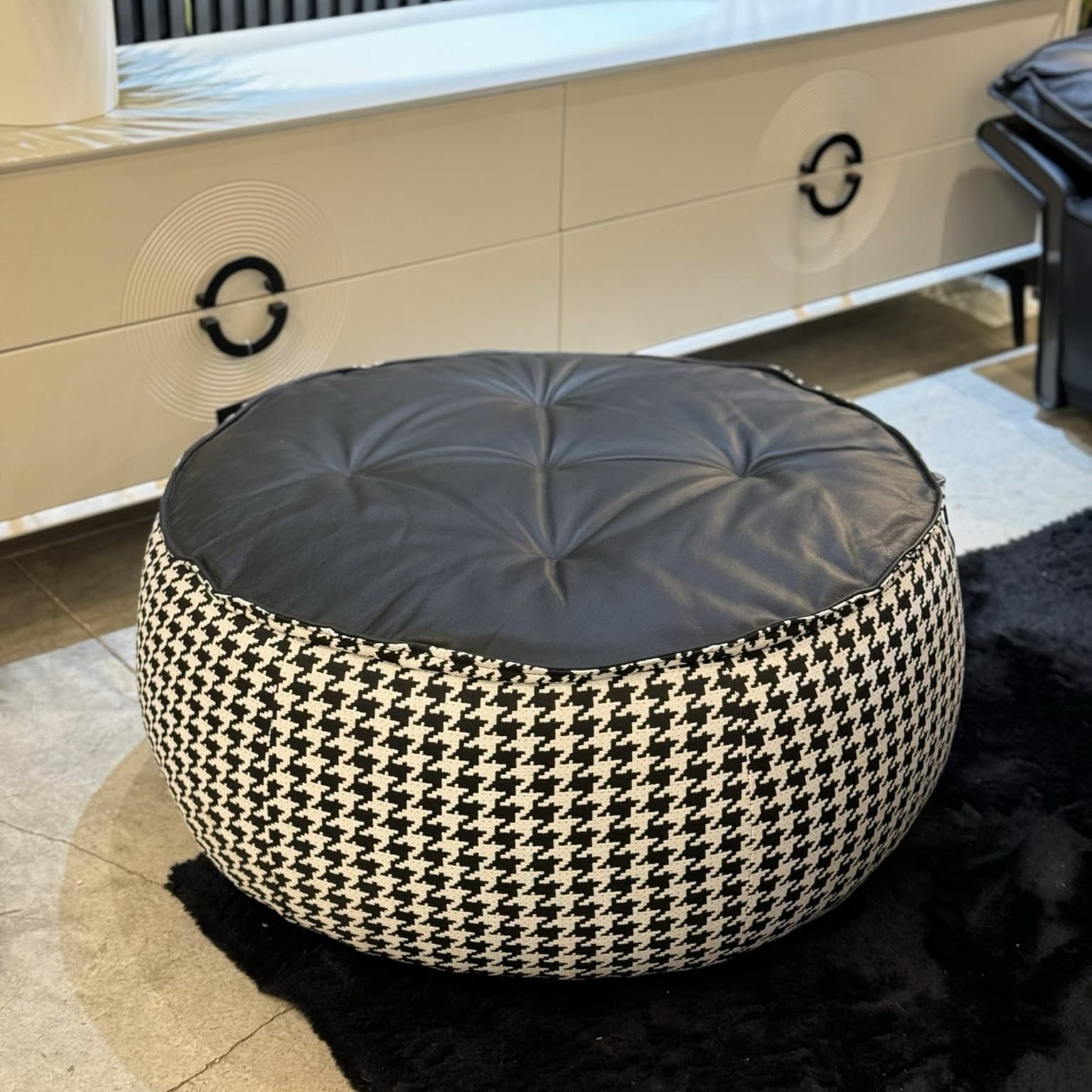 הדום עור שחור ופיפיטה אוליביה דגם קימי