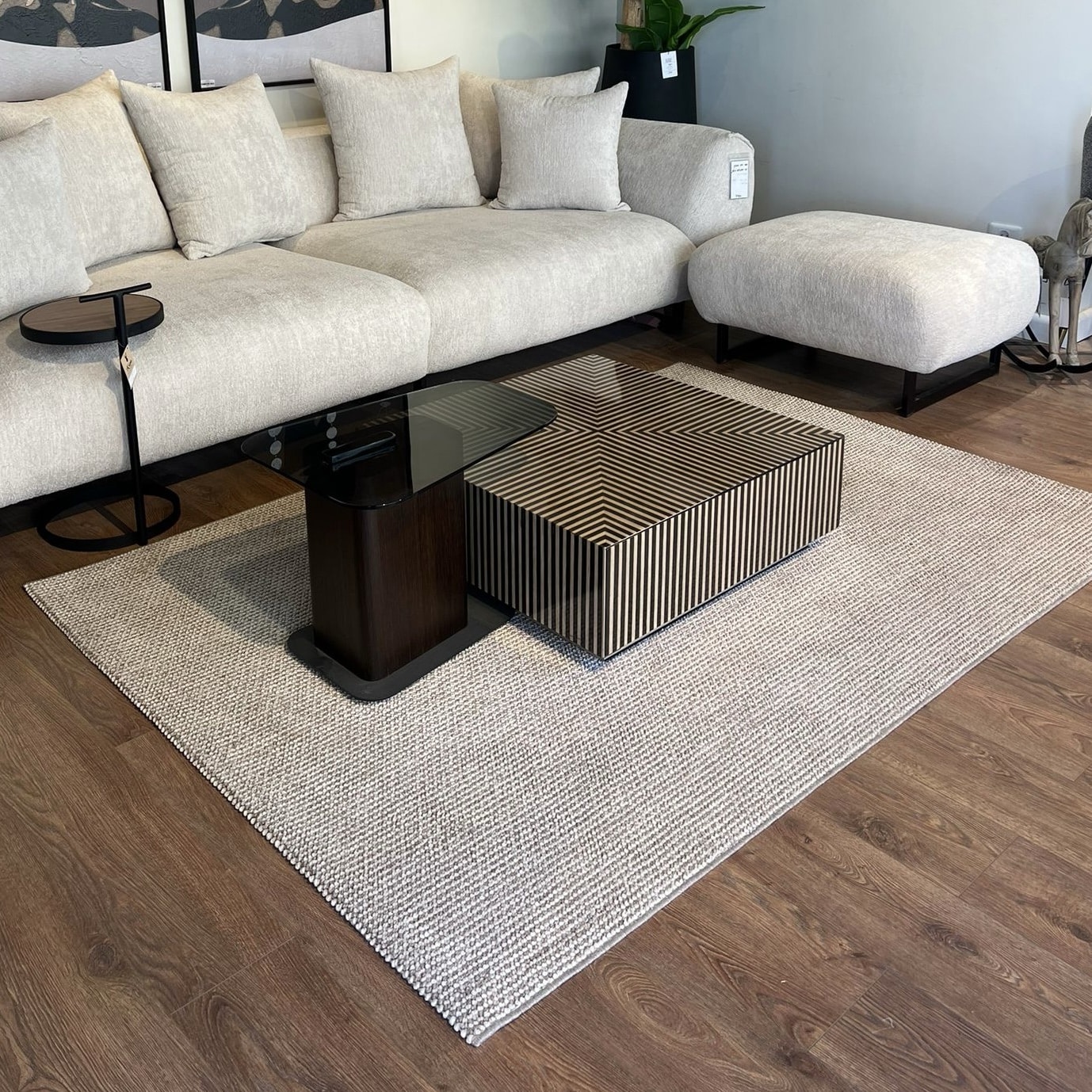 שטיח בז בהיר דגם קאי