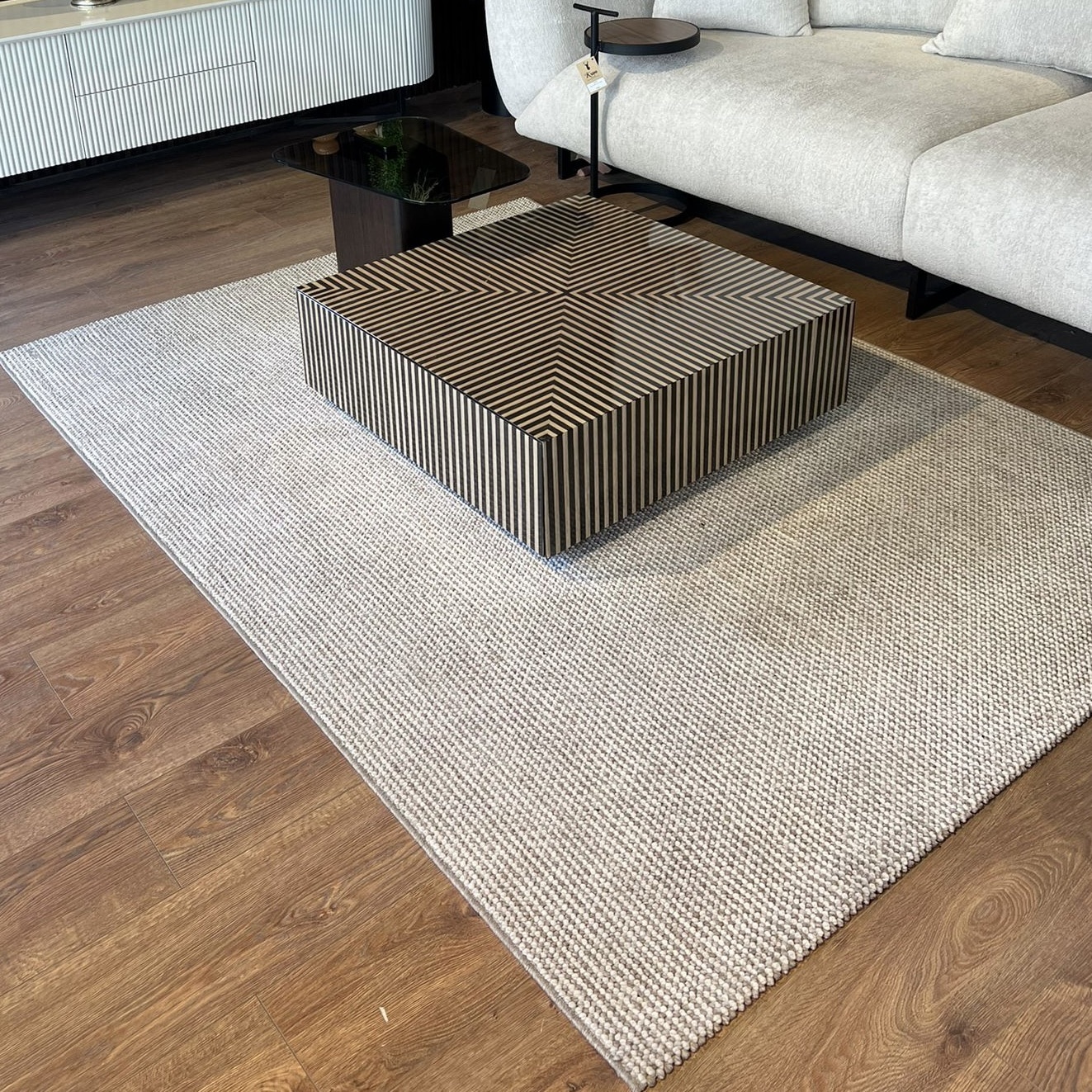 שטיח בז בהיר דגם קאי