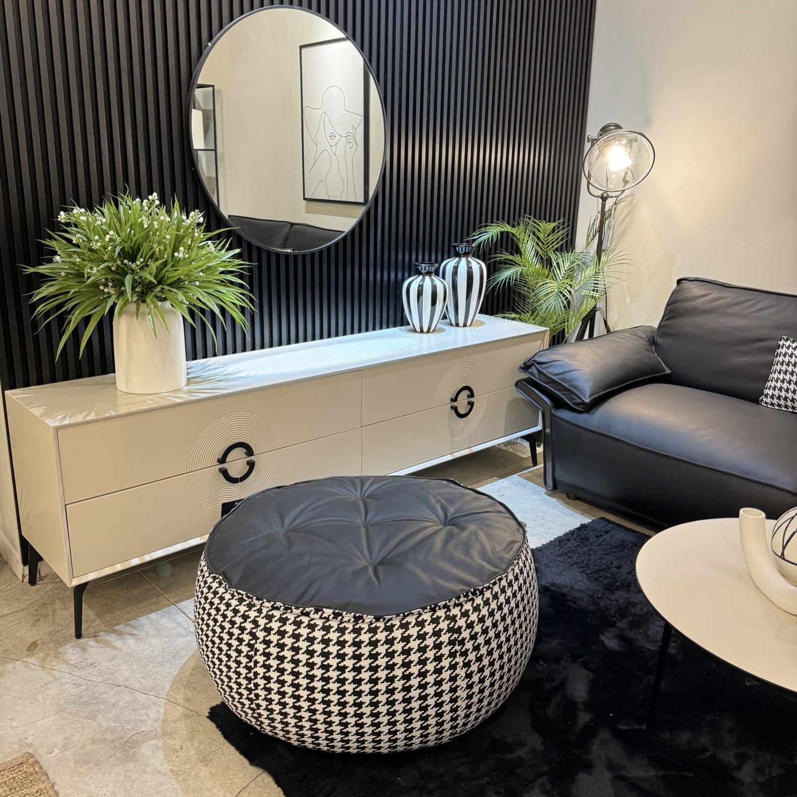 הדום עור שחור ופיפיטה אוליביה דגם קימי