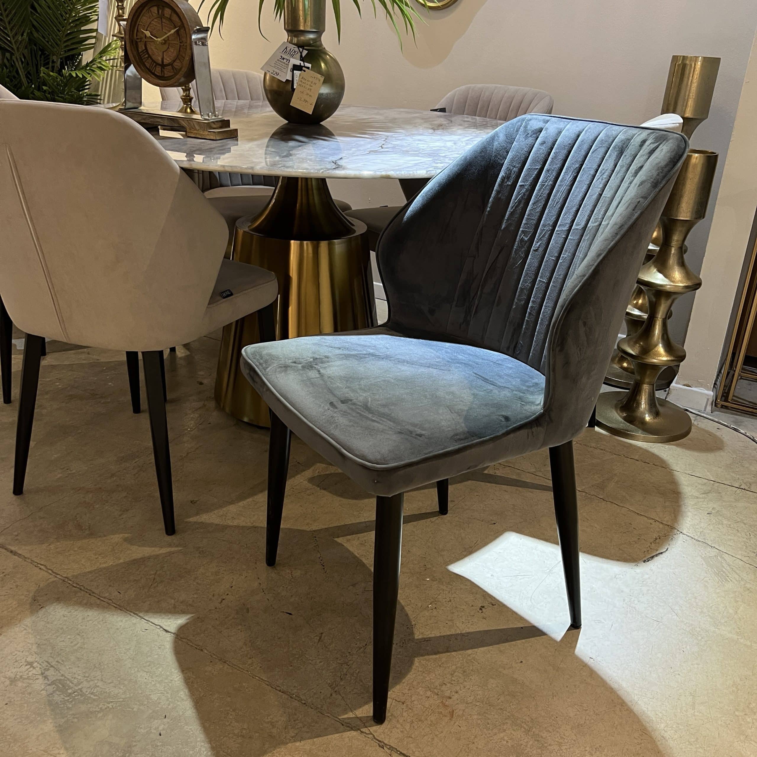 כיסא קטיפה שחור דגם 7031 | חיסול מלאי אחרונים!