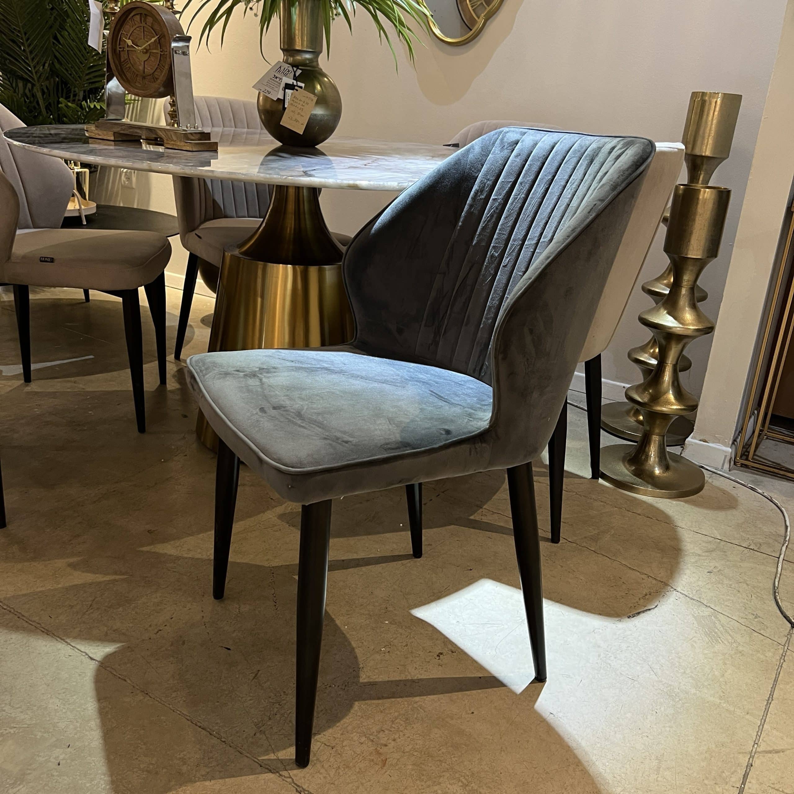 כיסא קטיפה שחור דגם 7031 | חיסול מלאי אחרונים!