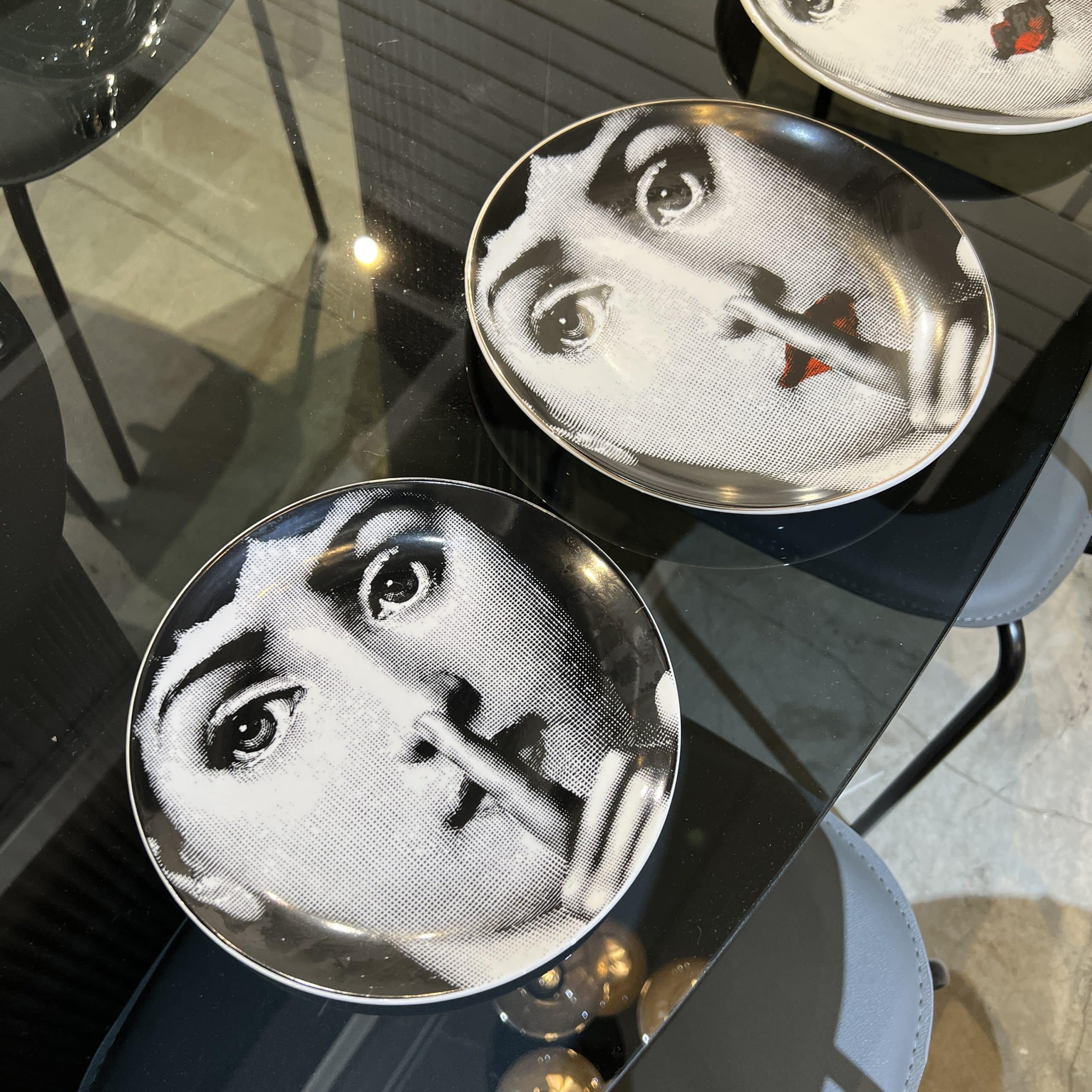 צלחת נוי פורצלן ציור אישה שחור לבן צלחת נוי פורצלן ציור אישה שחור לבן