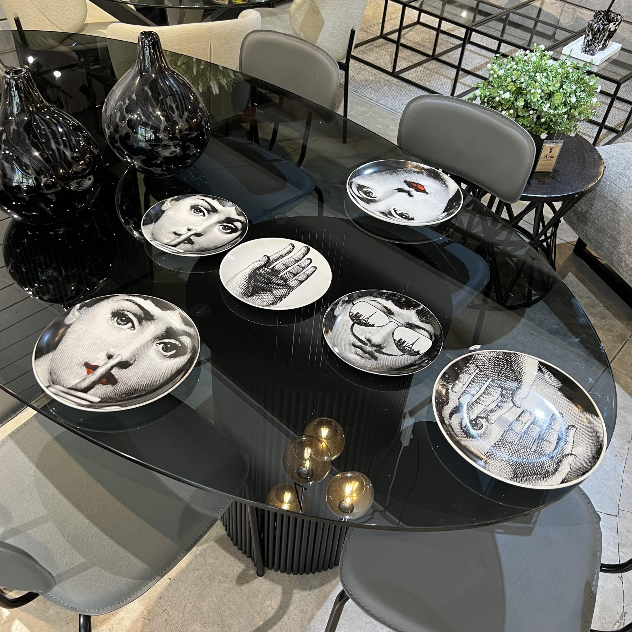 צלחת נוי פורצלן ציור אישה שחור לבן צלחת נוי פורצלן ציור אישה שחור לבן