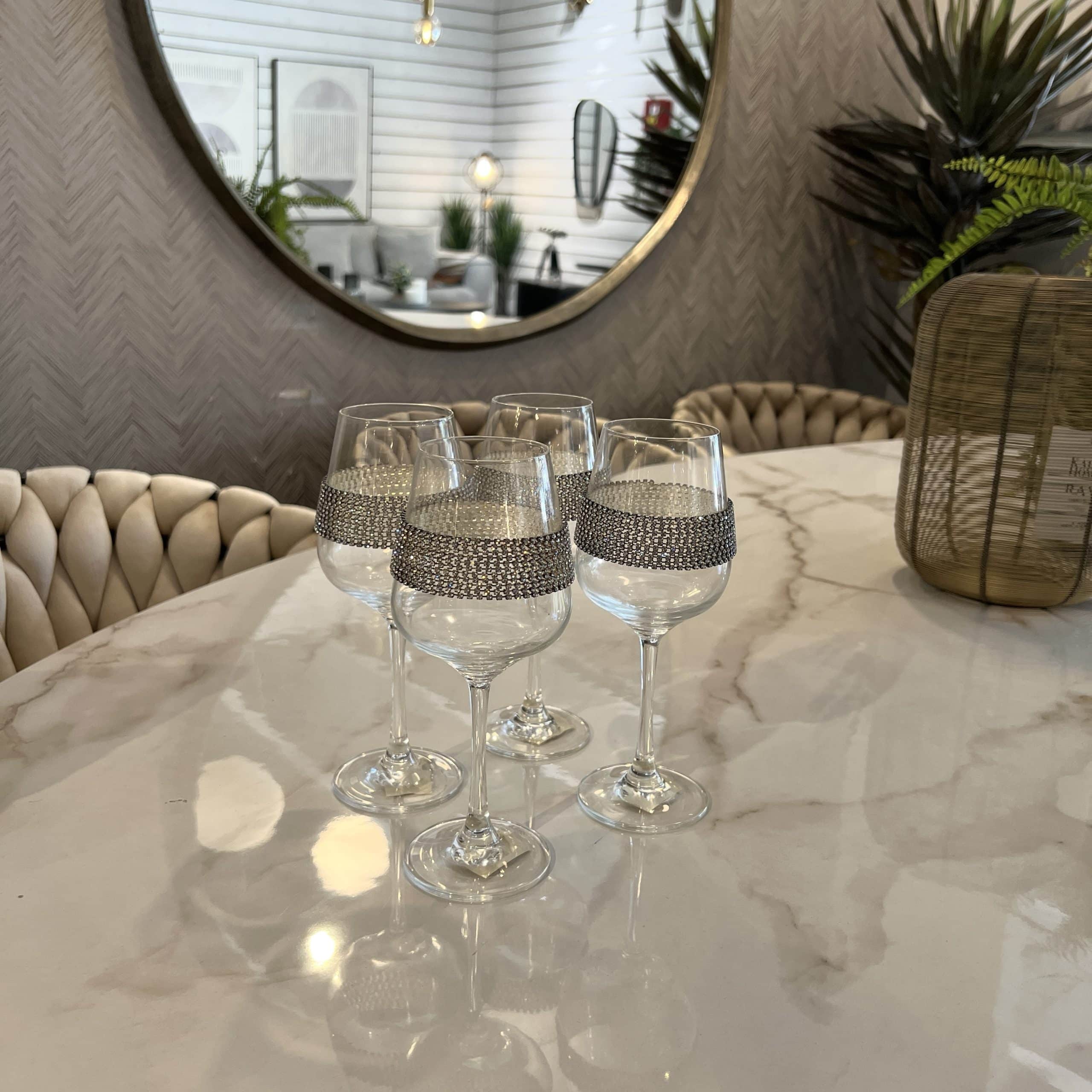 כוס גביע יין מפואר בשילוב אבנים כוס גביע יין מפואר בשילוב אבנים