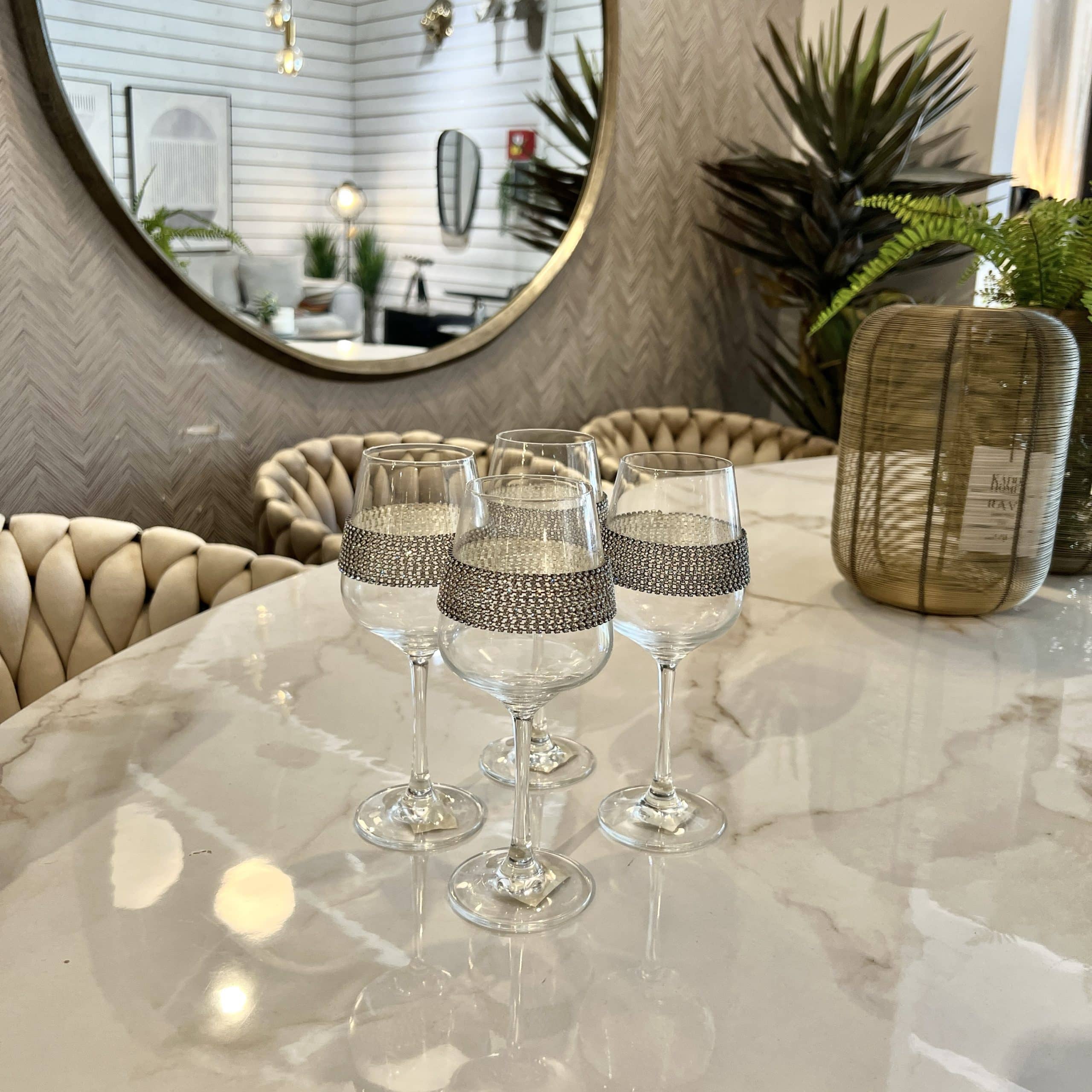 כוס גביע יין מפואר בשילוב אבנים כוס גביע יין מפואר בשילוב אבנים